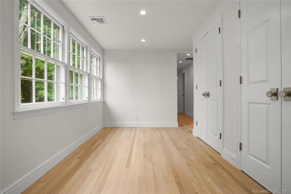 25 Mark Twain Lane