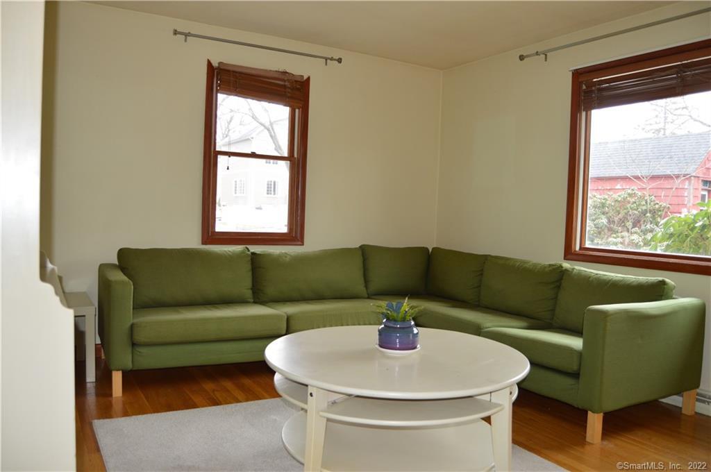 8 Woodland Avenue