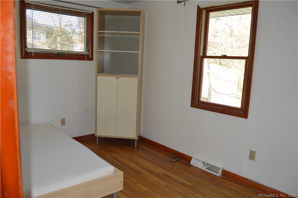 8 Woodland Avenue