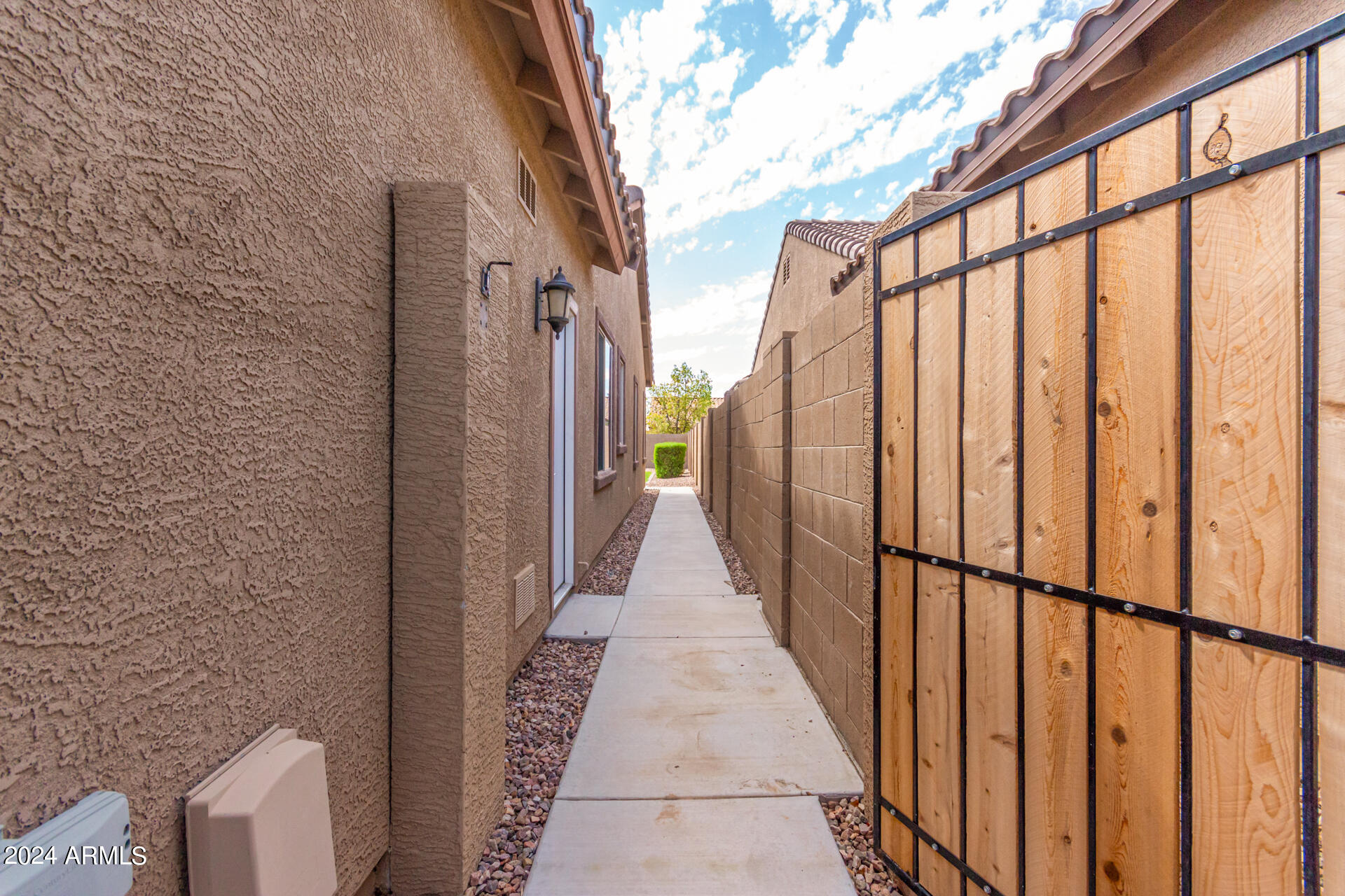 433 E CANYON ROCK Road
