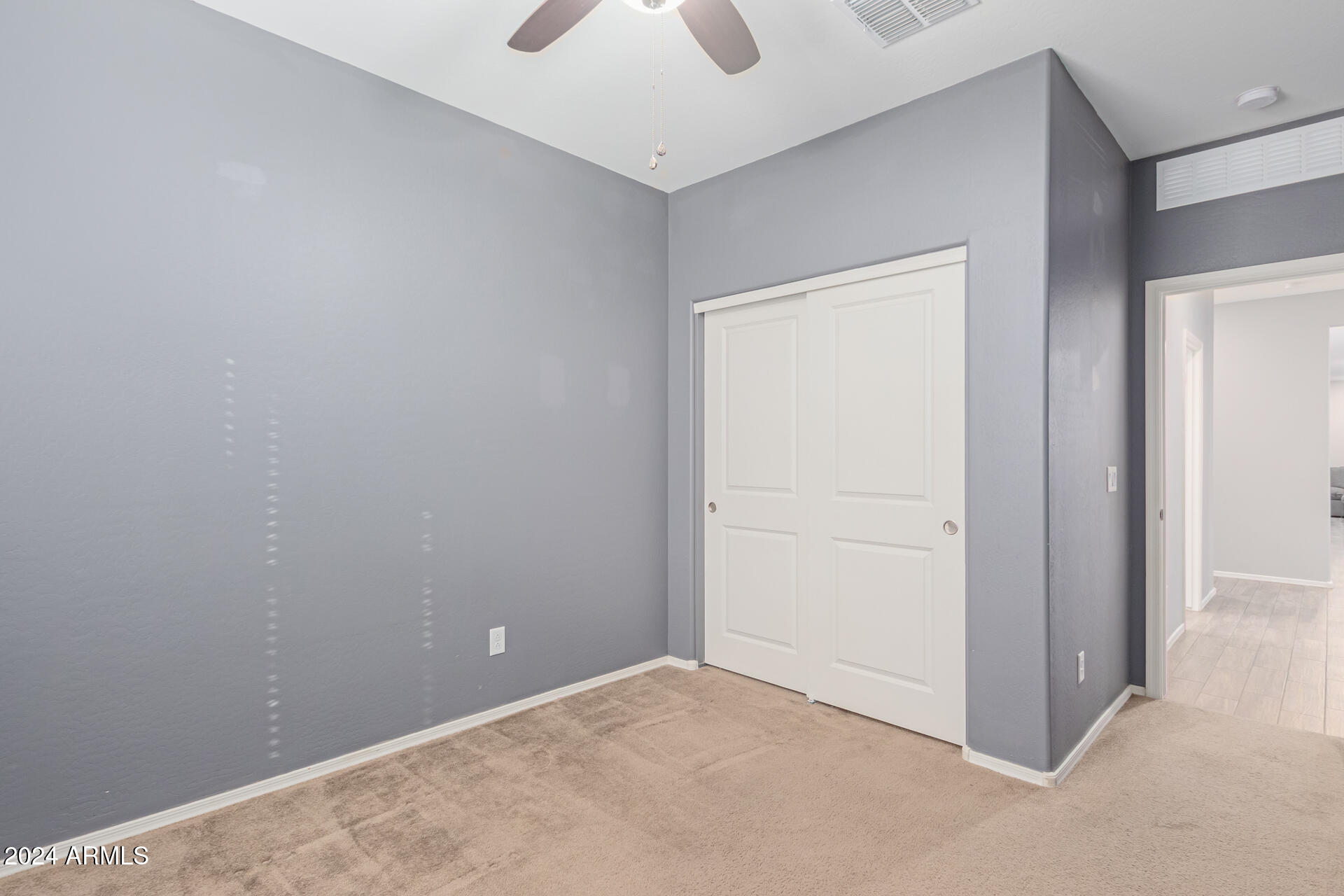 1048 W LOWELL Drive