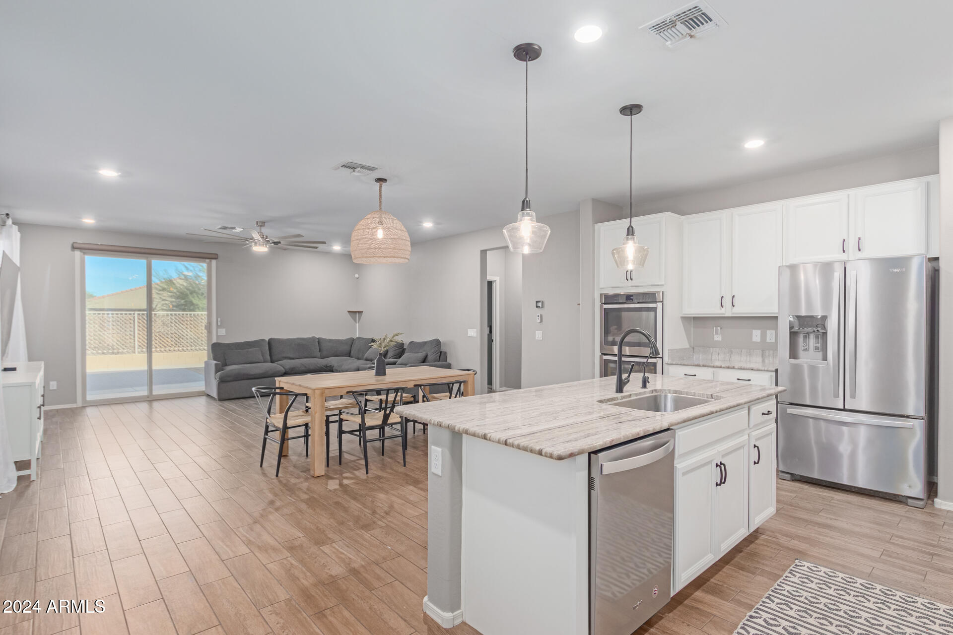 1048 W LOWELL Drive