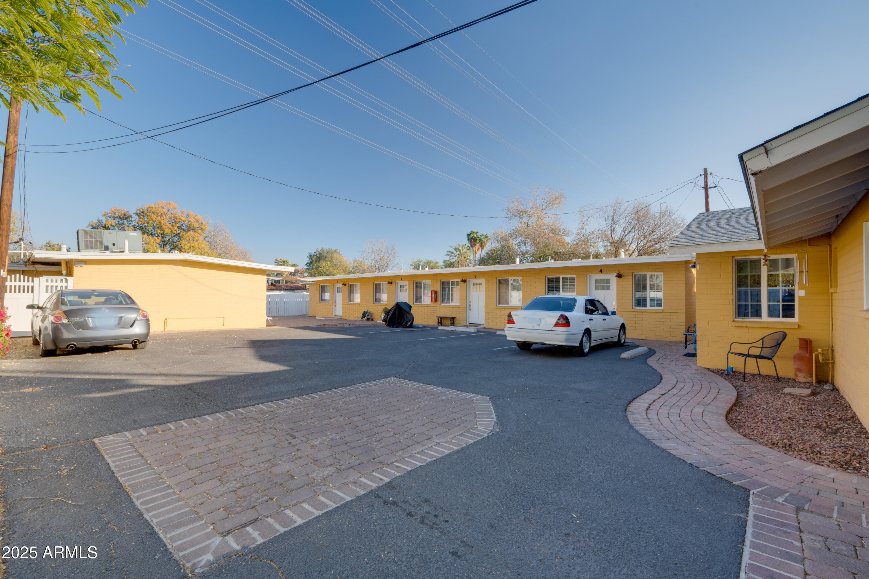 APARTMENTS ON FARMER