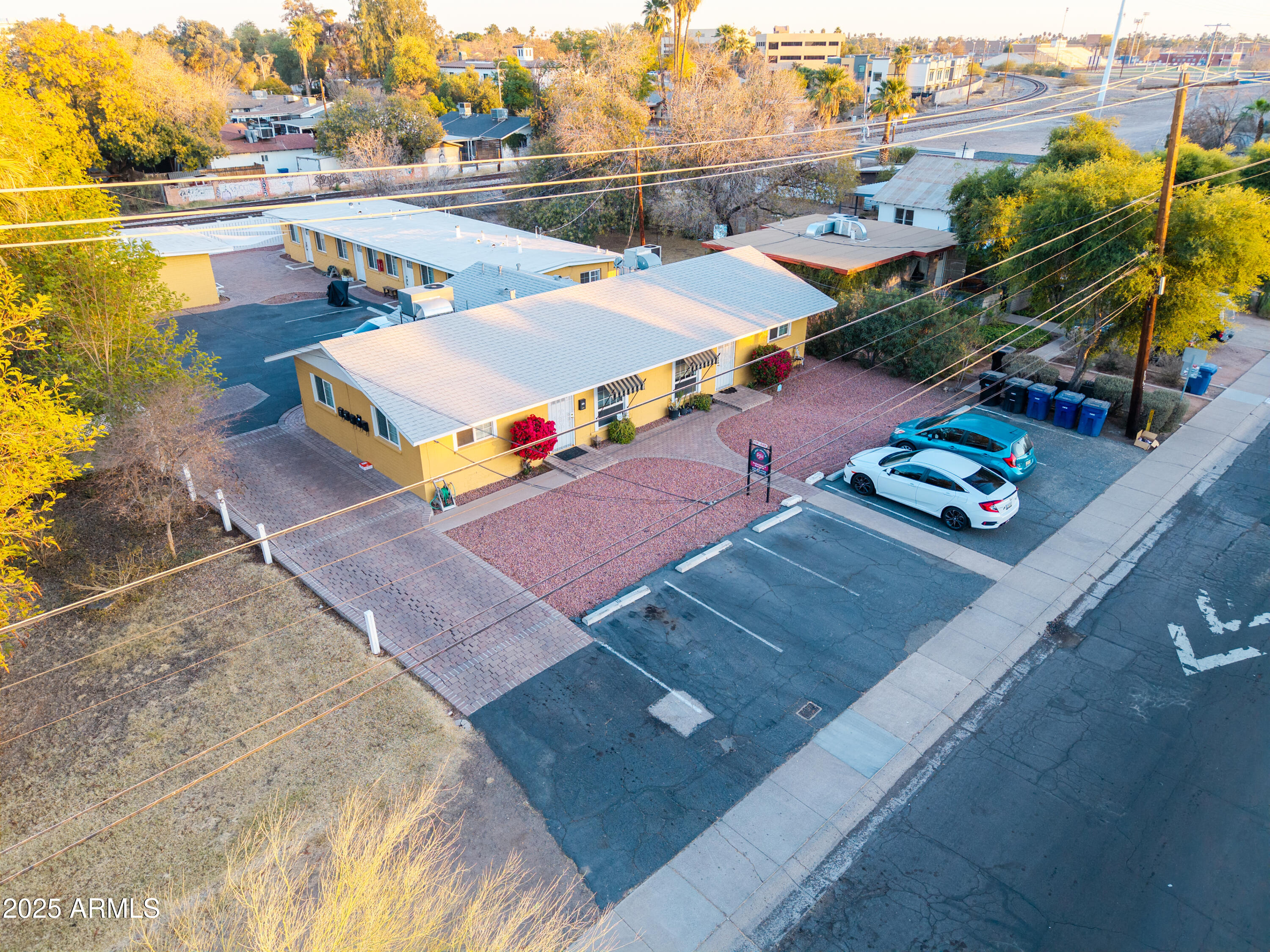 APARTMENTS ON FARMER