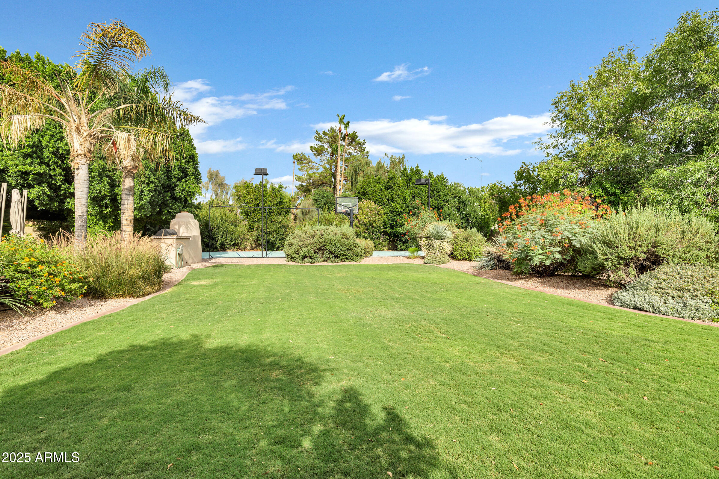 3819 E Ivyglen Street