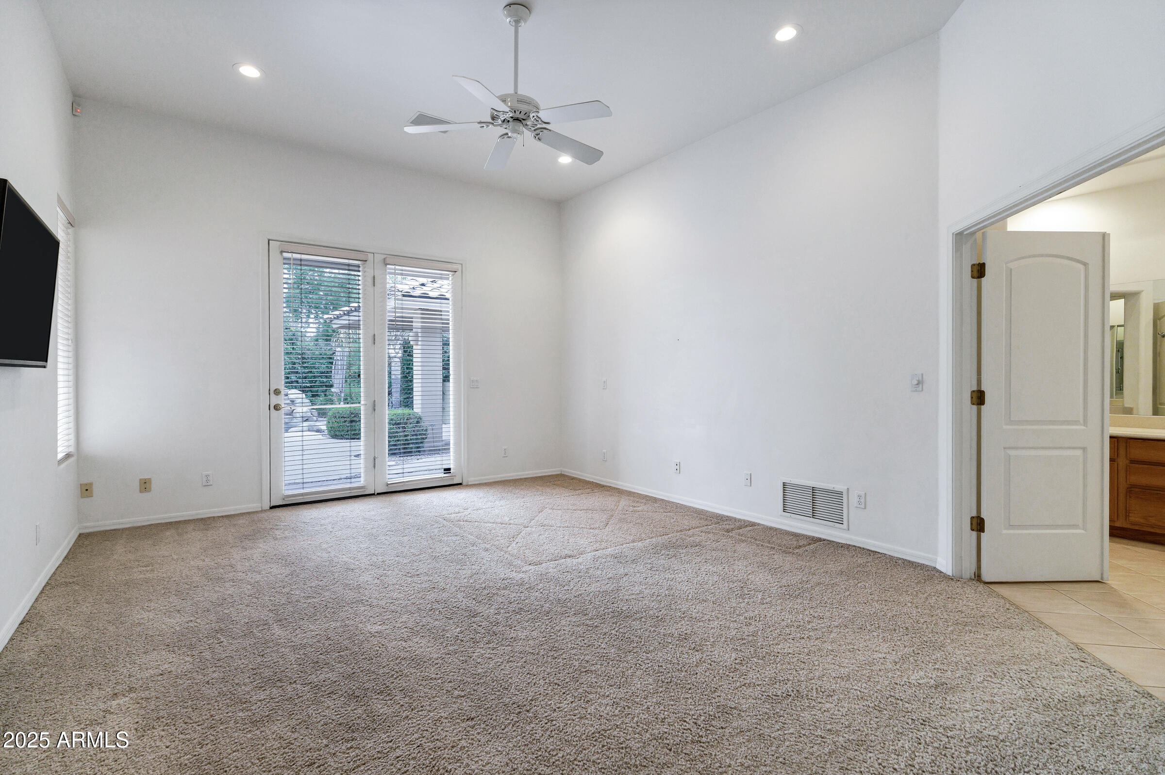 3819 E Ivyglen Street