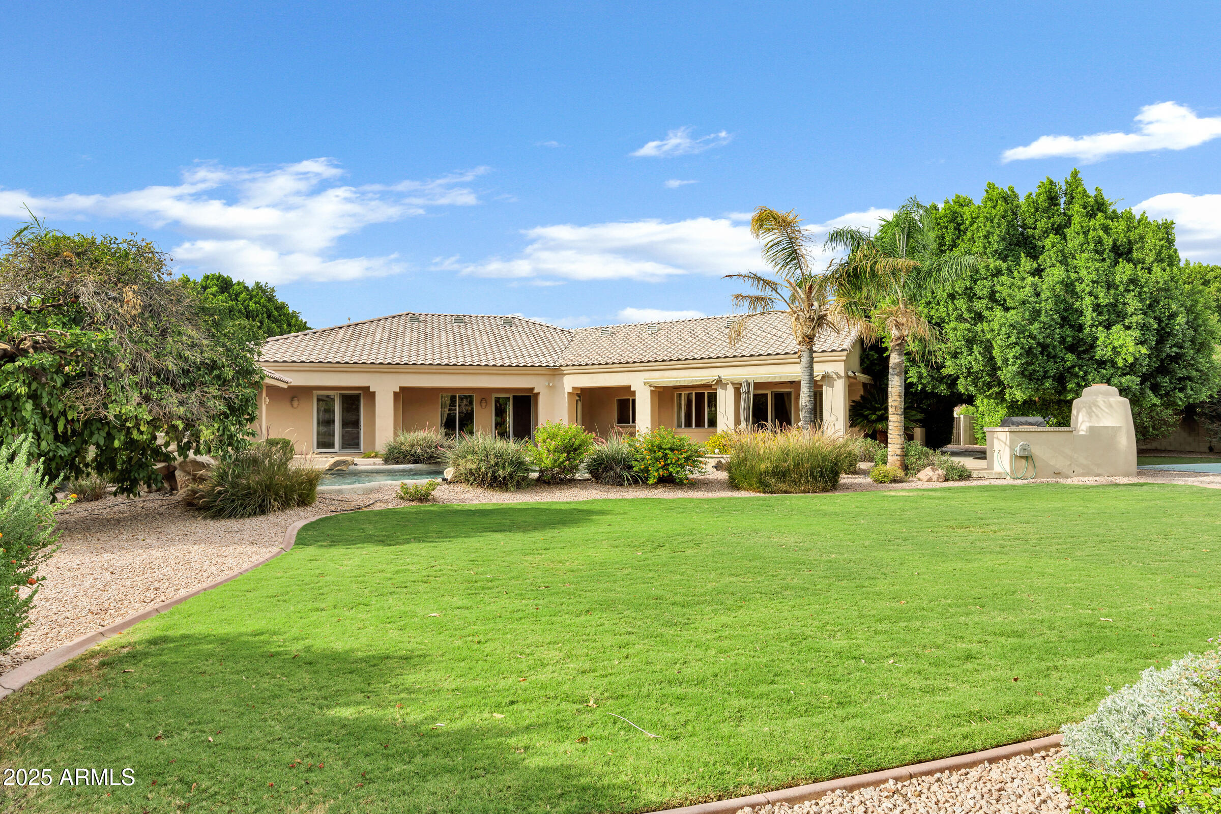 3819 E Ivyglen Street