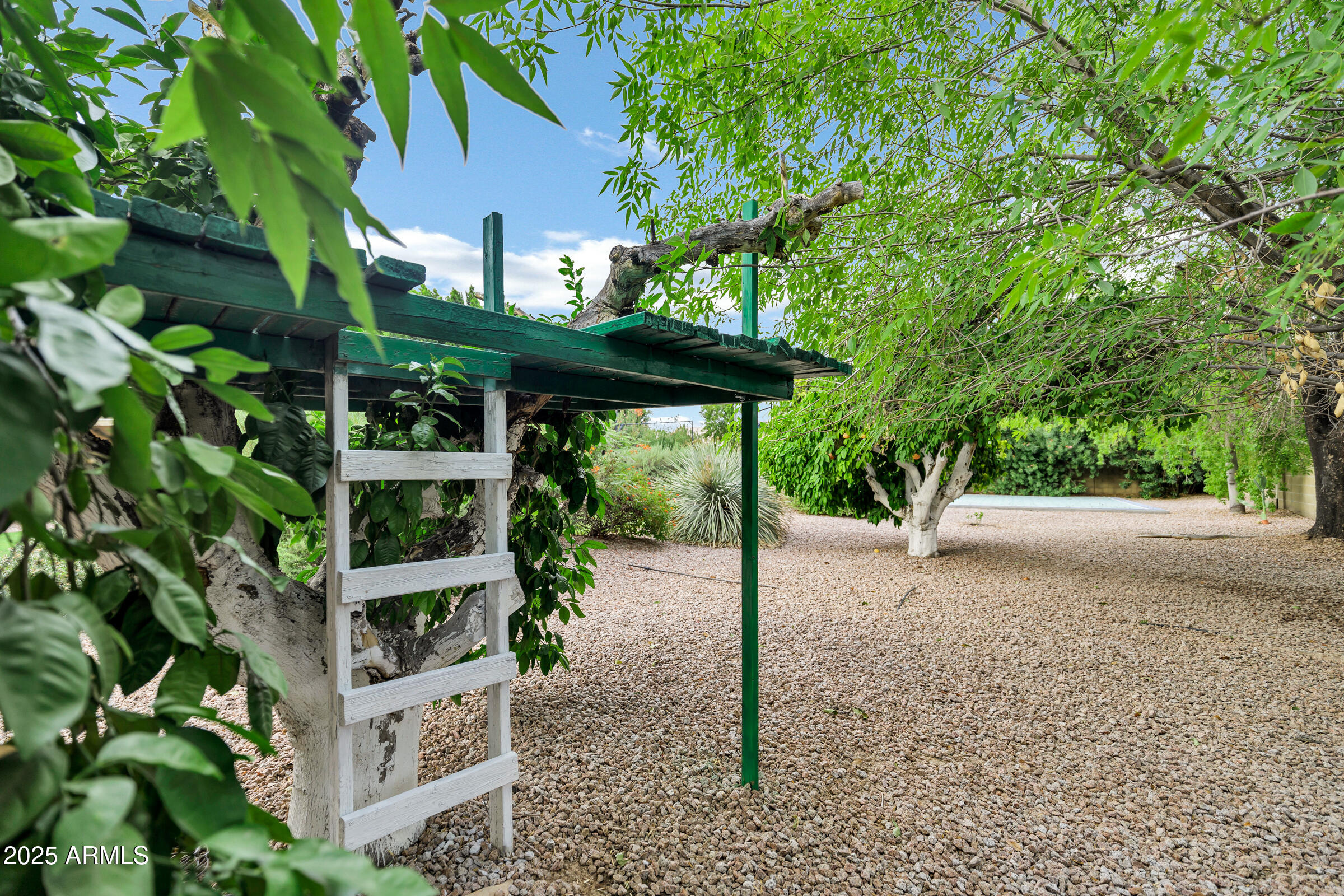 3819 E Ivyglen Street