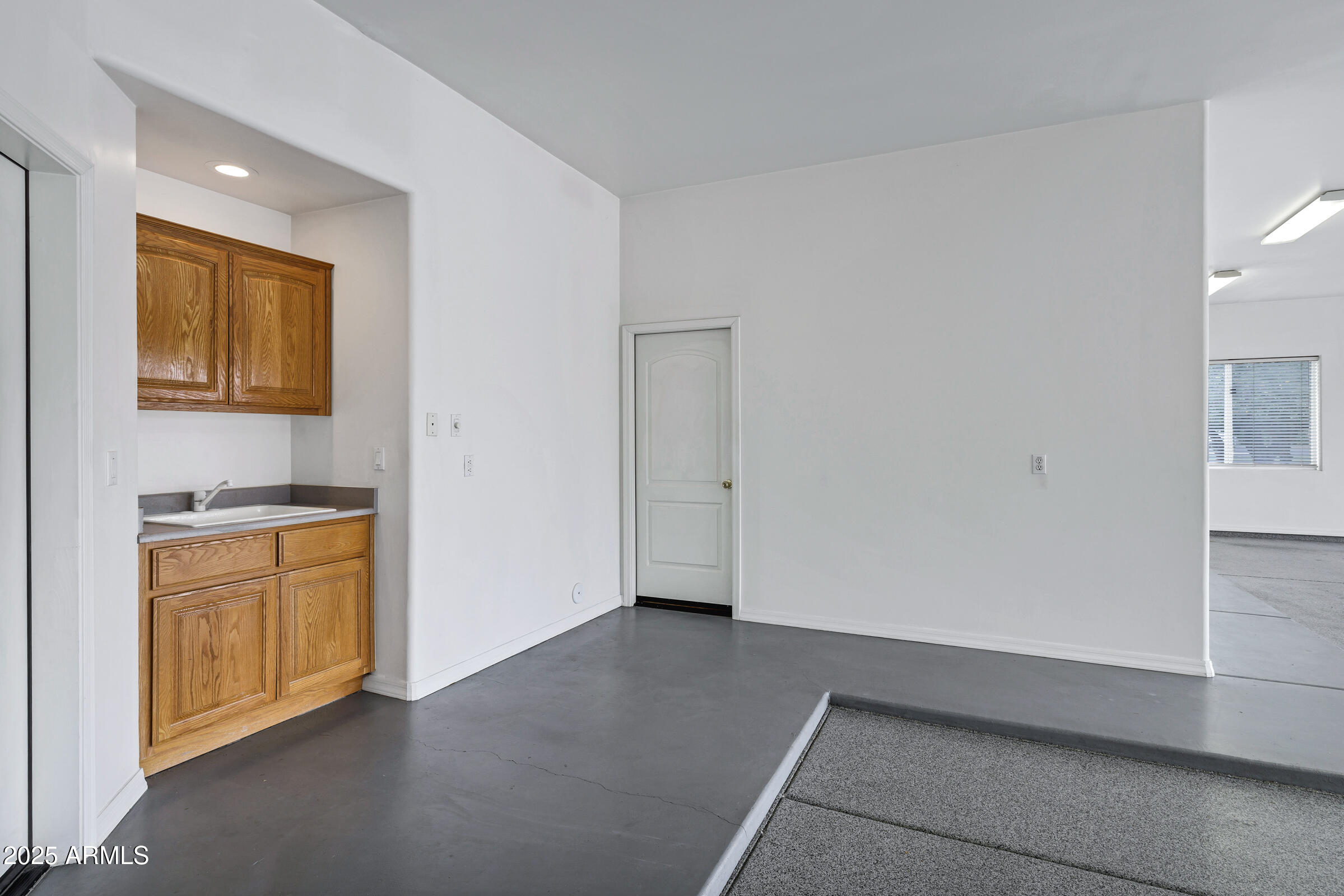 3819 E Ivyglen Street