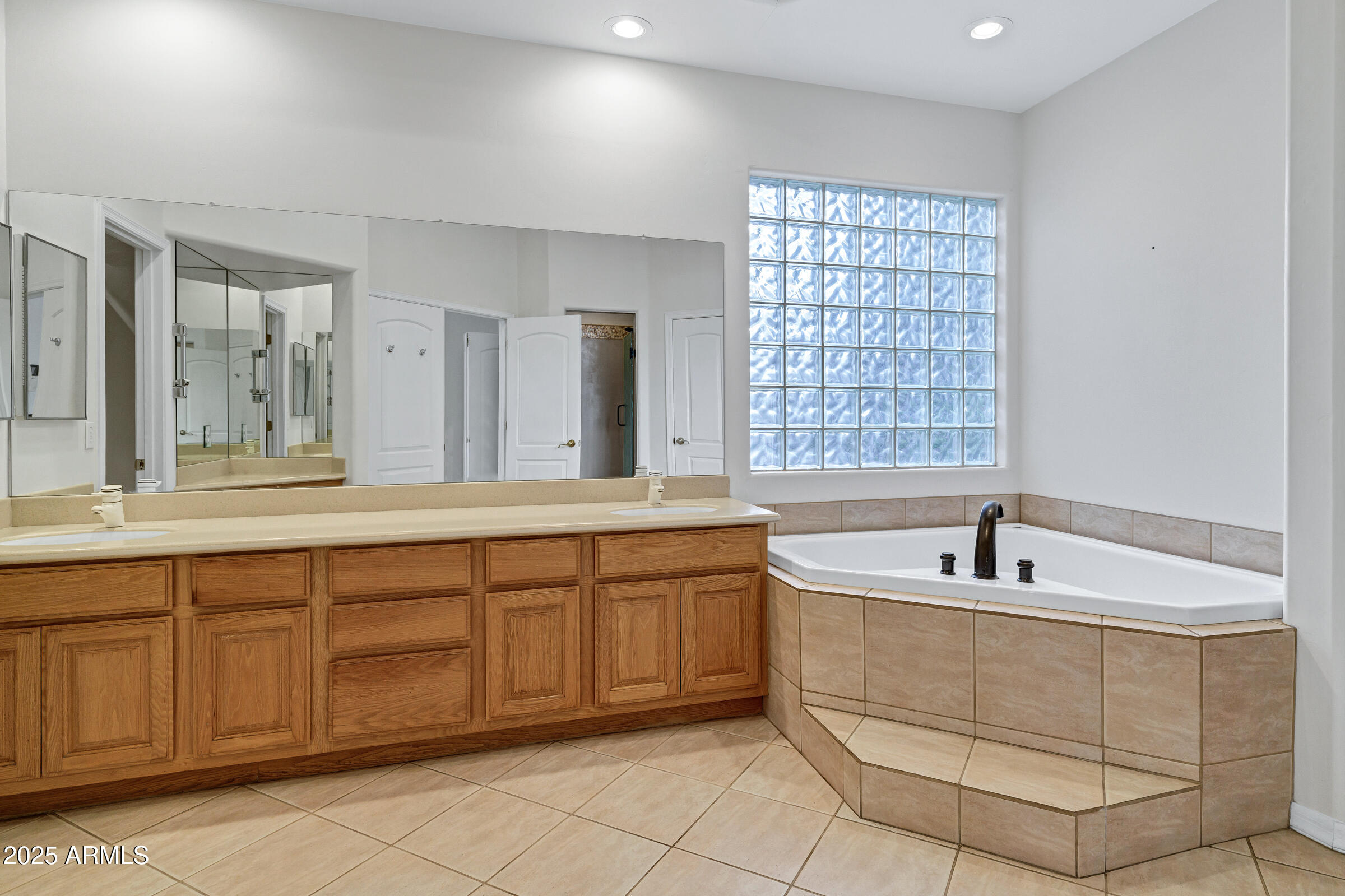 3819 E Ivyglen Street