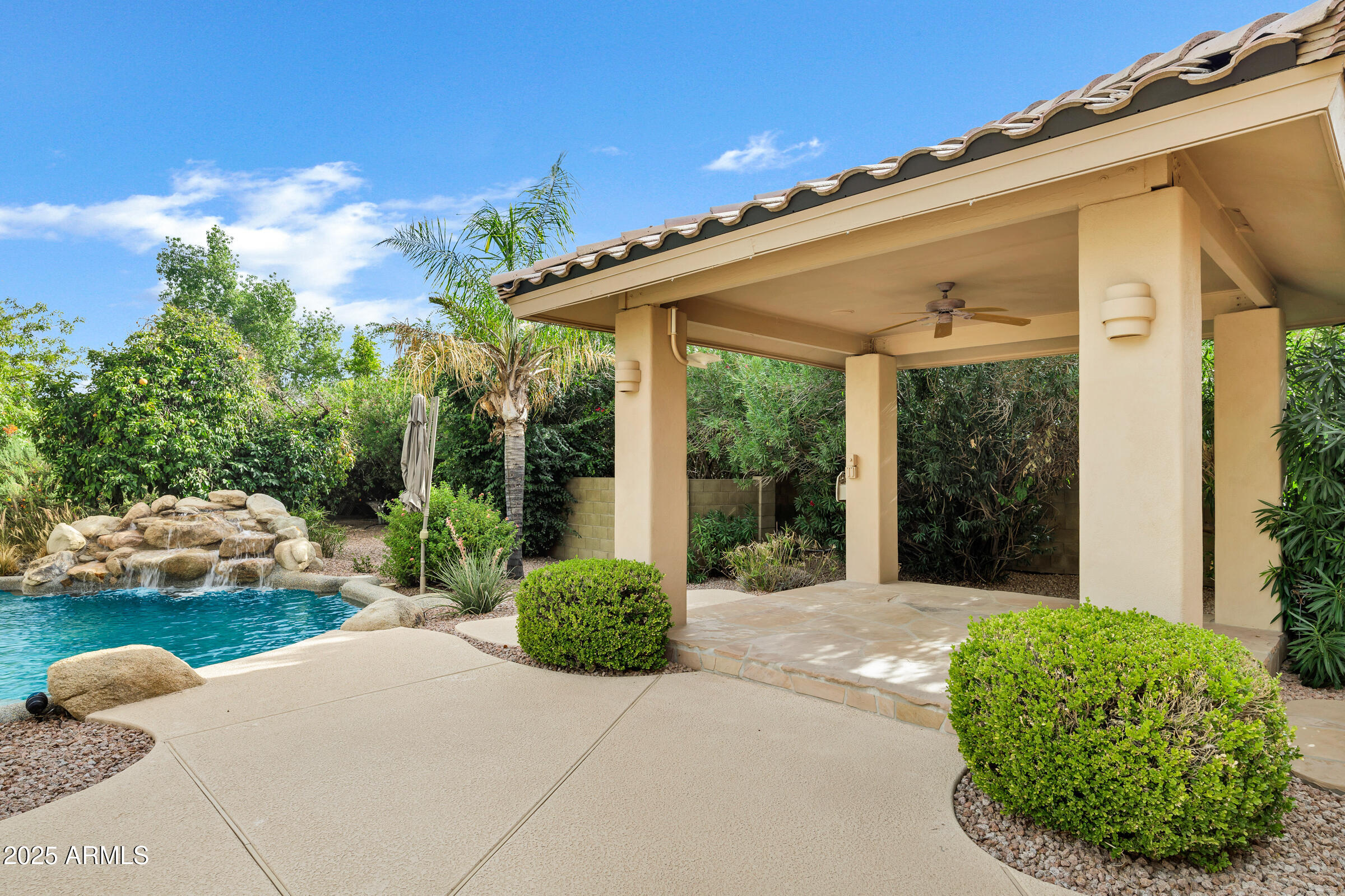 3819 E Ivyglen Street