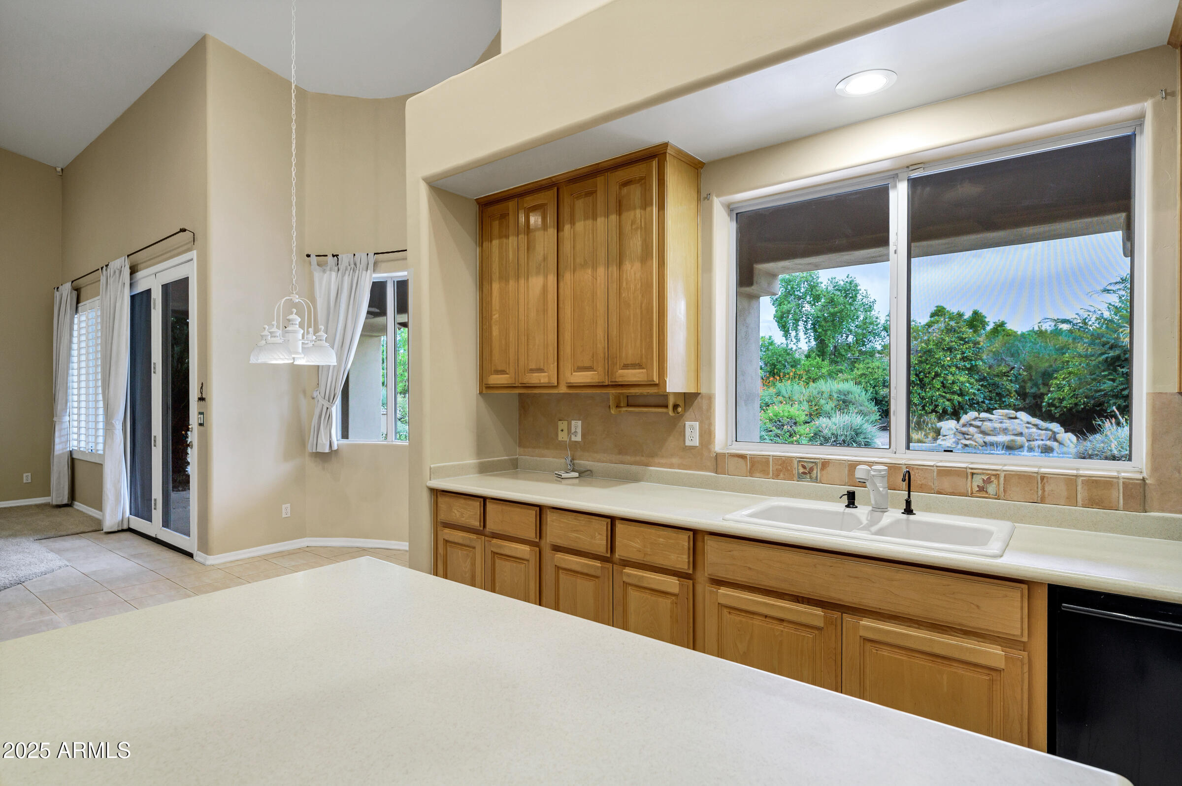 3819 E Ivyglen Street