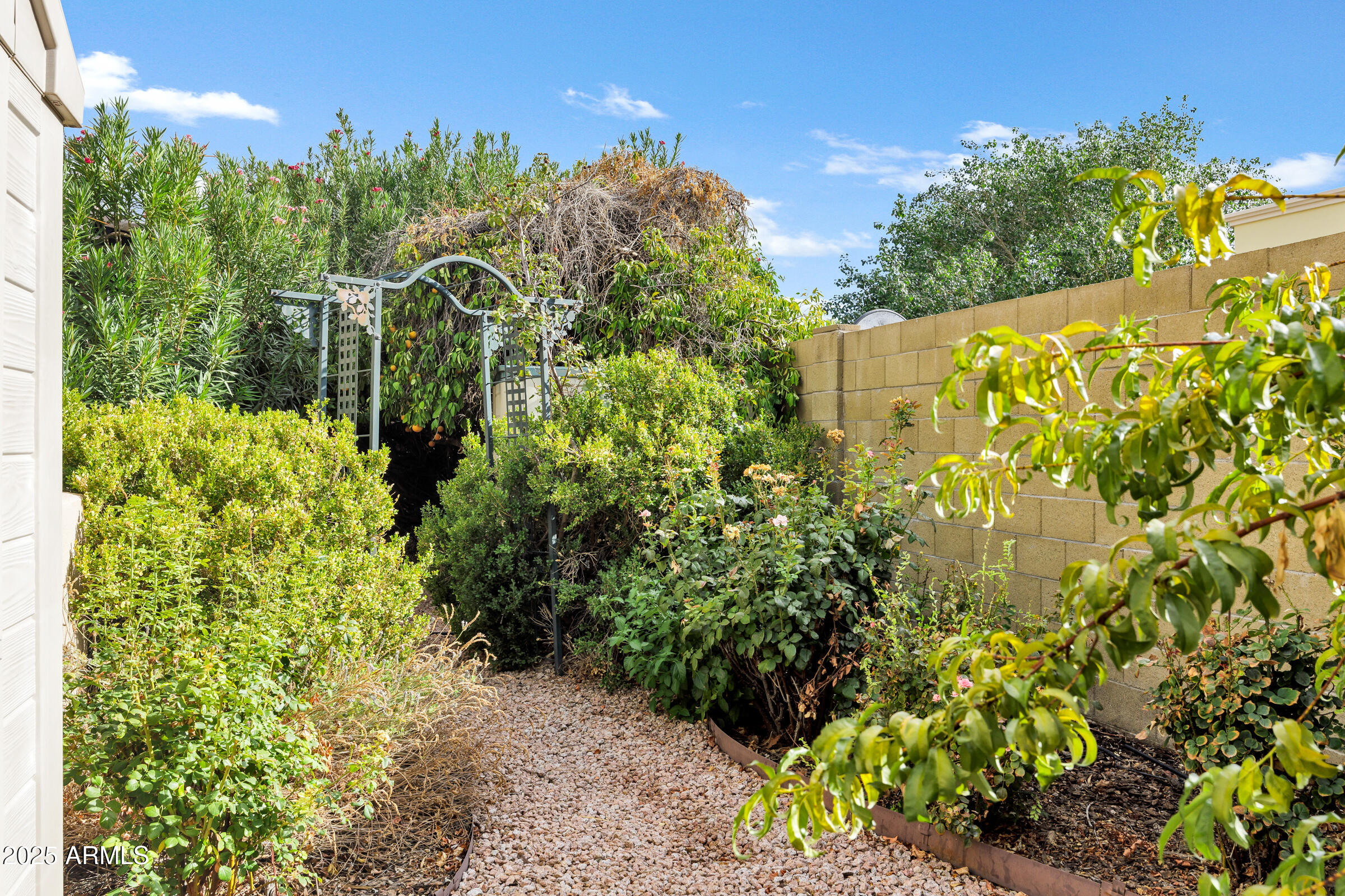 3819 E Ivyglen Street