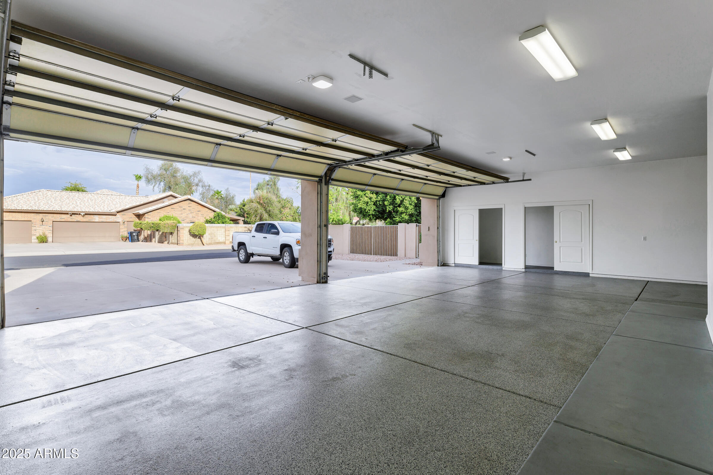 3819 E Ivyglen Street