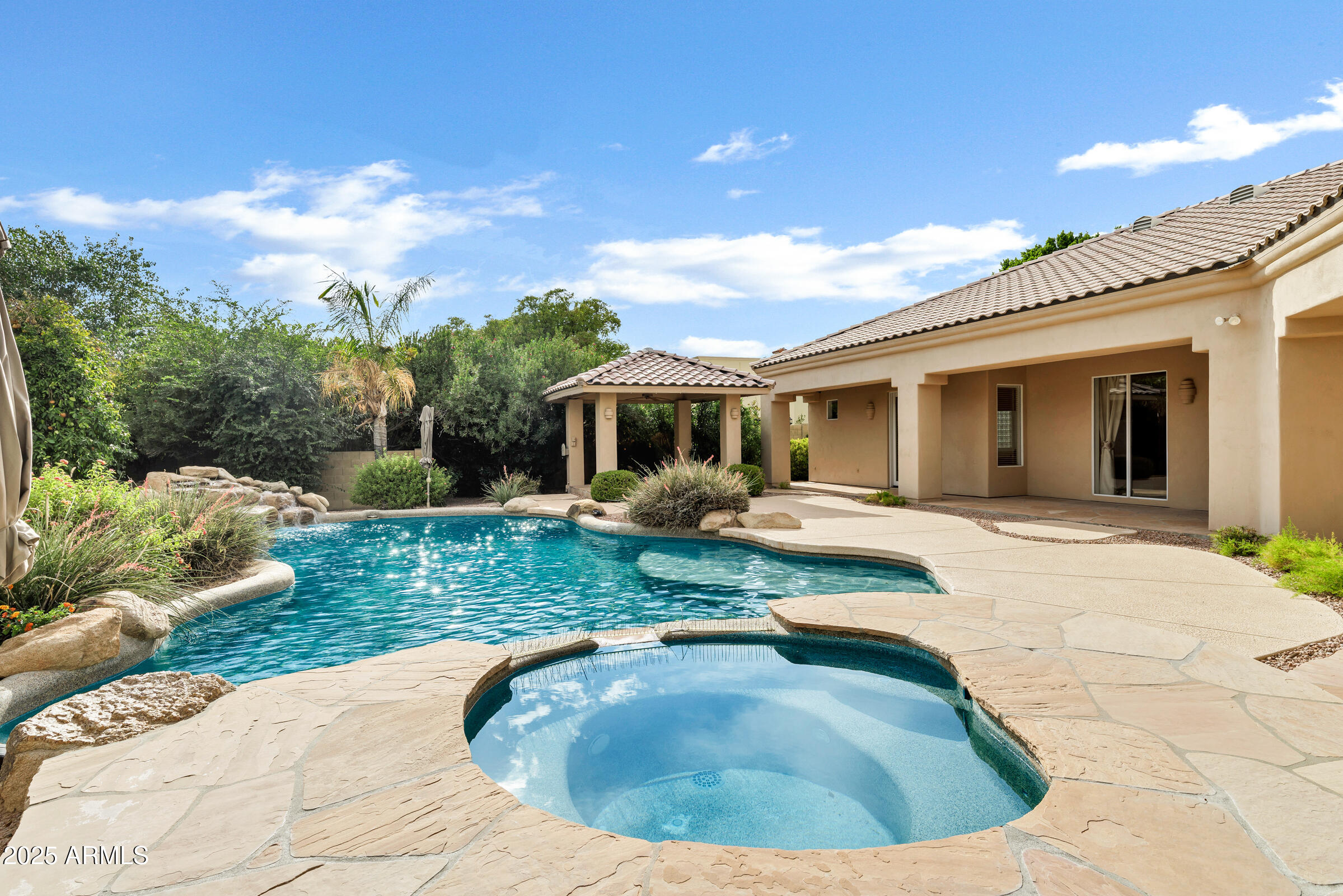 3819 E Ivyglen Street