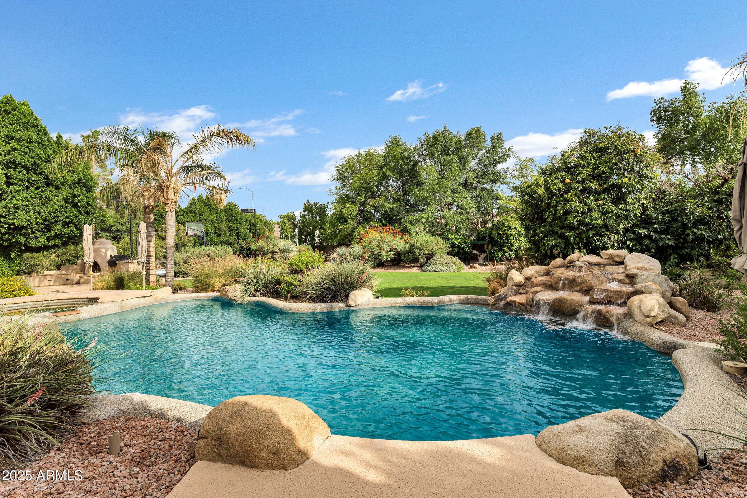 3819 E Ivyglen Street