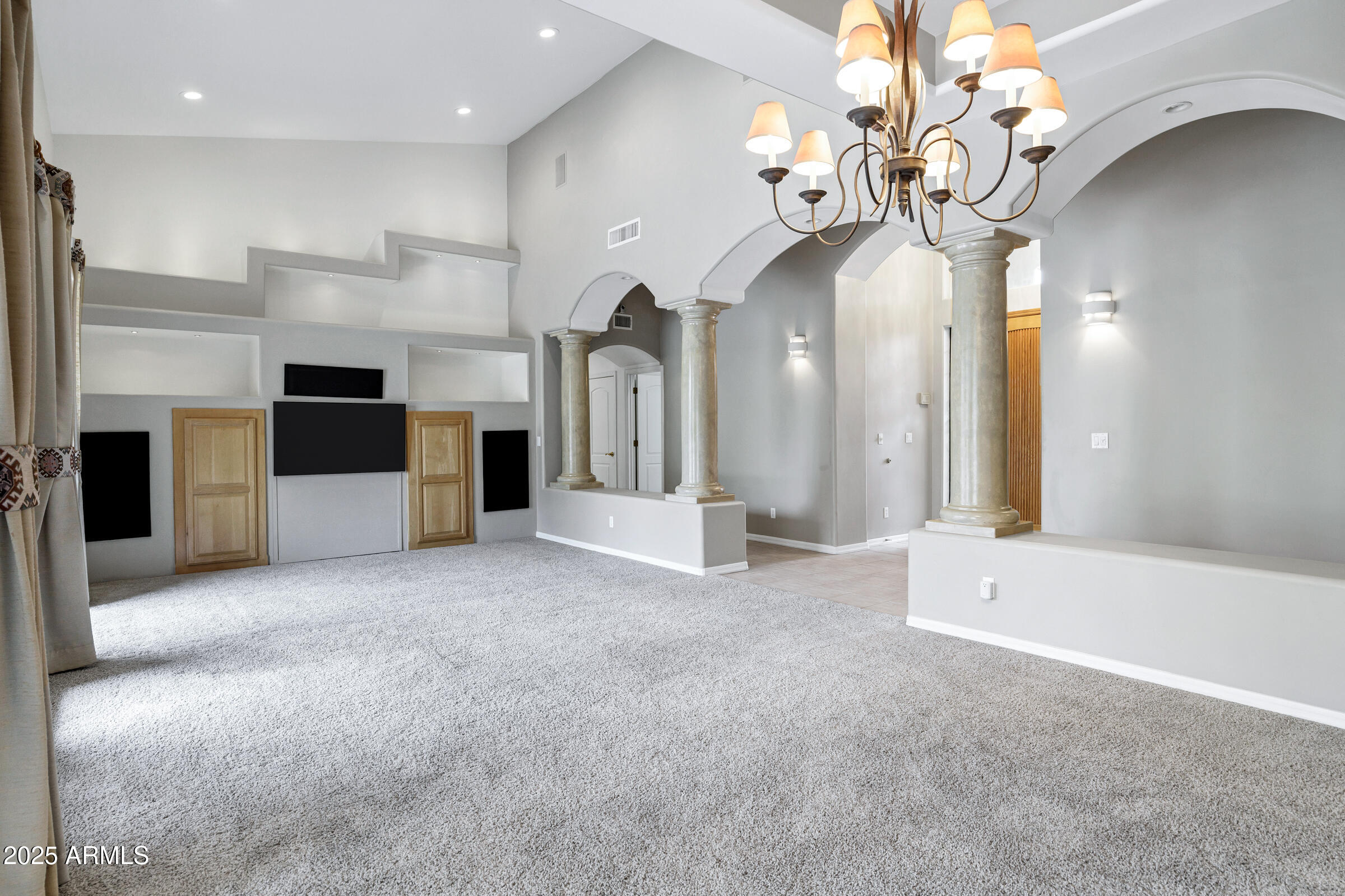 3819 E Ivyglen Street