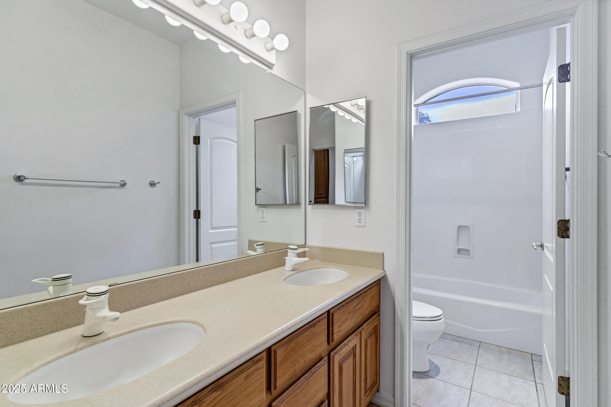 3819 E Ivyglen Street