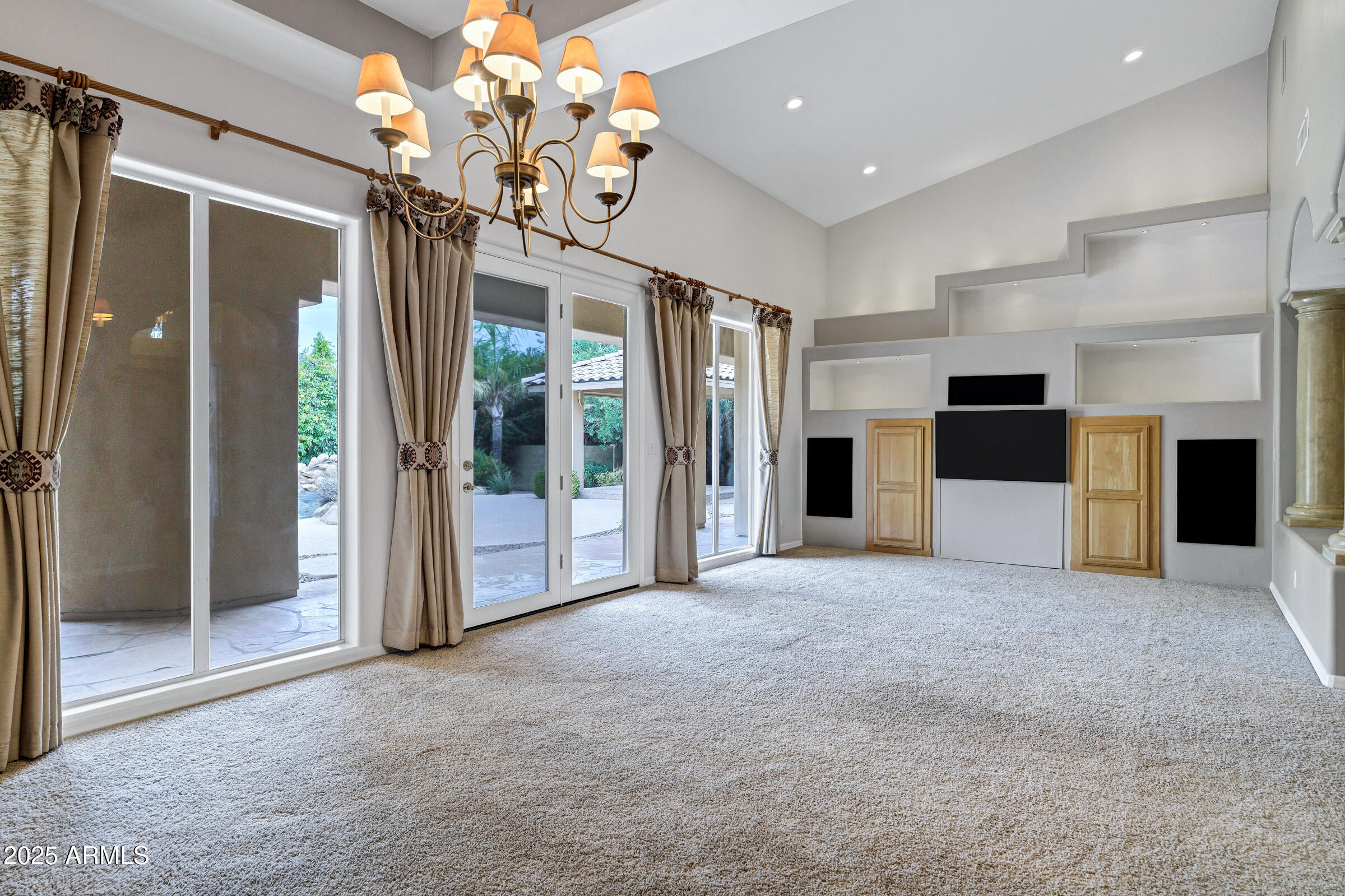 3819 E Ivyglen Street