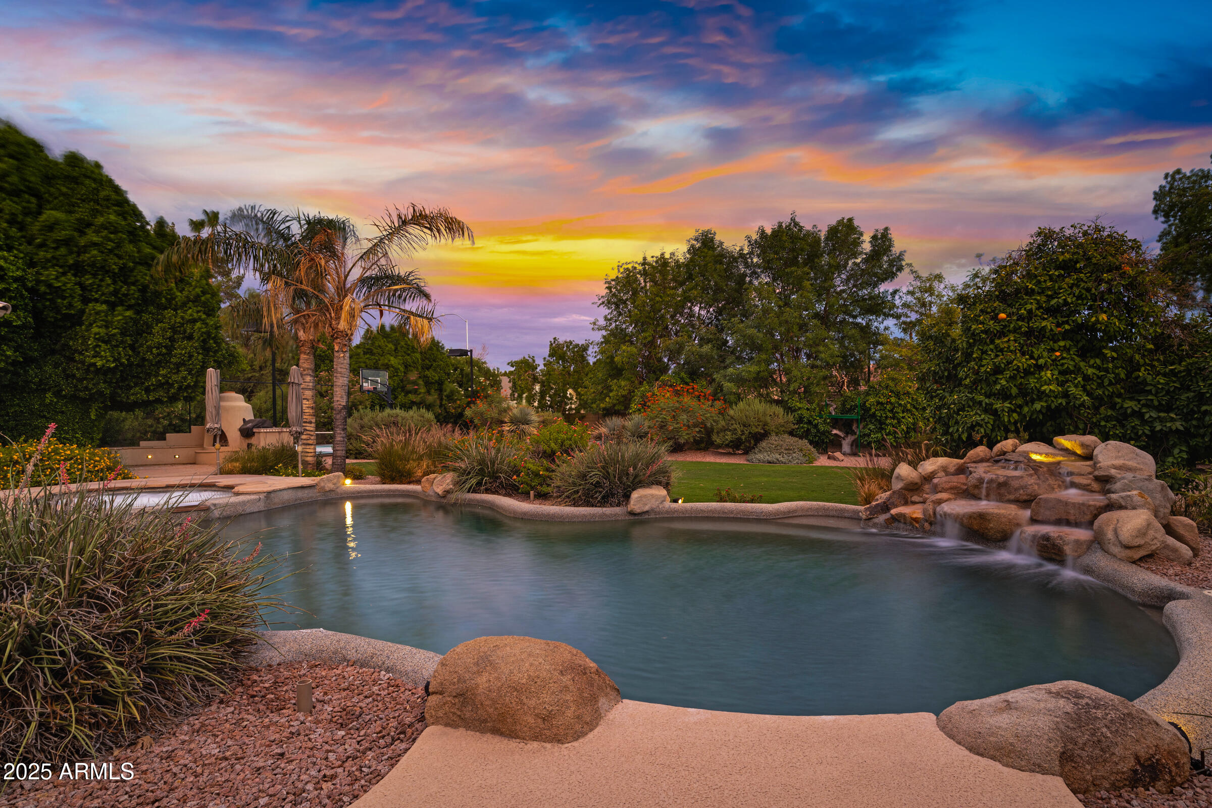 3819 E Ivyglen Street