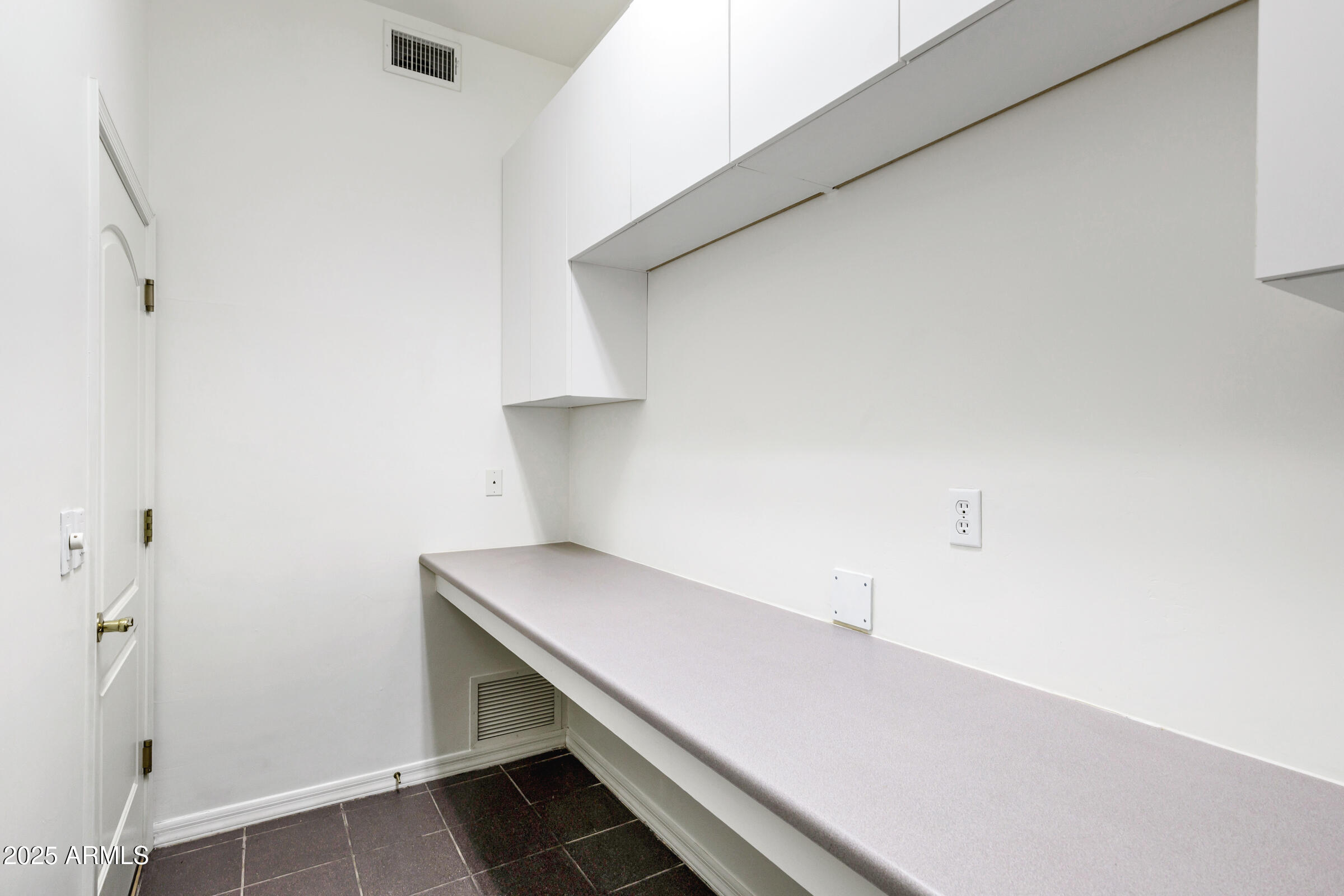 3819 E Ivyglen Street