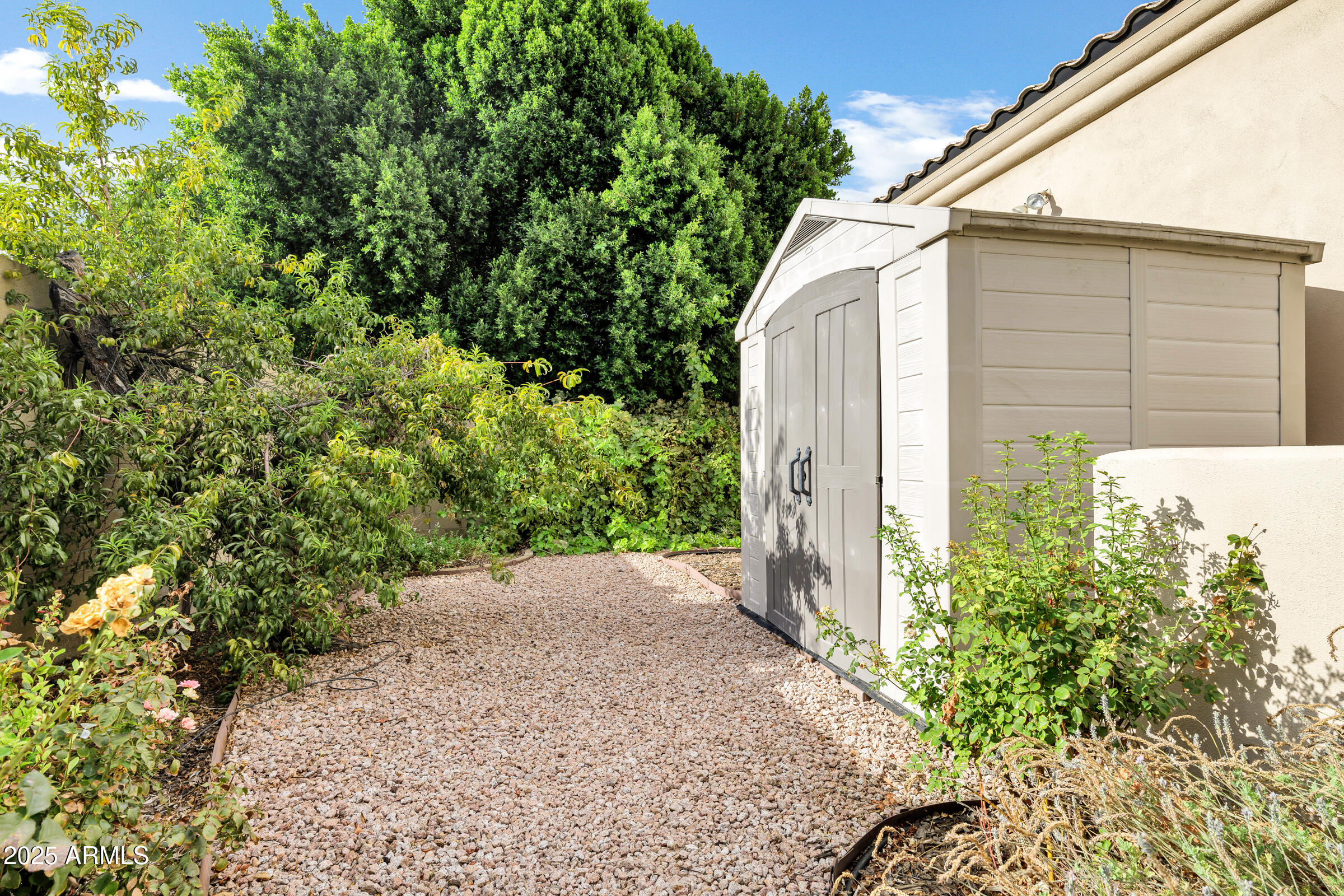 3819 E Ivyglen Street