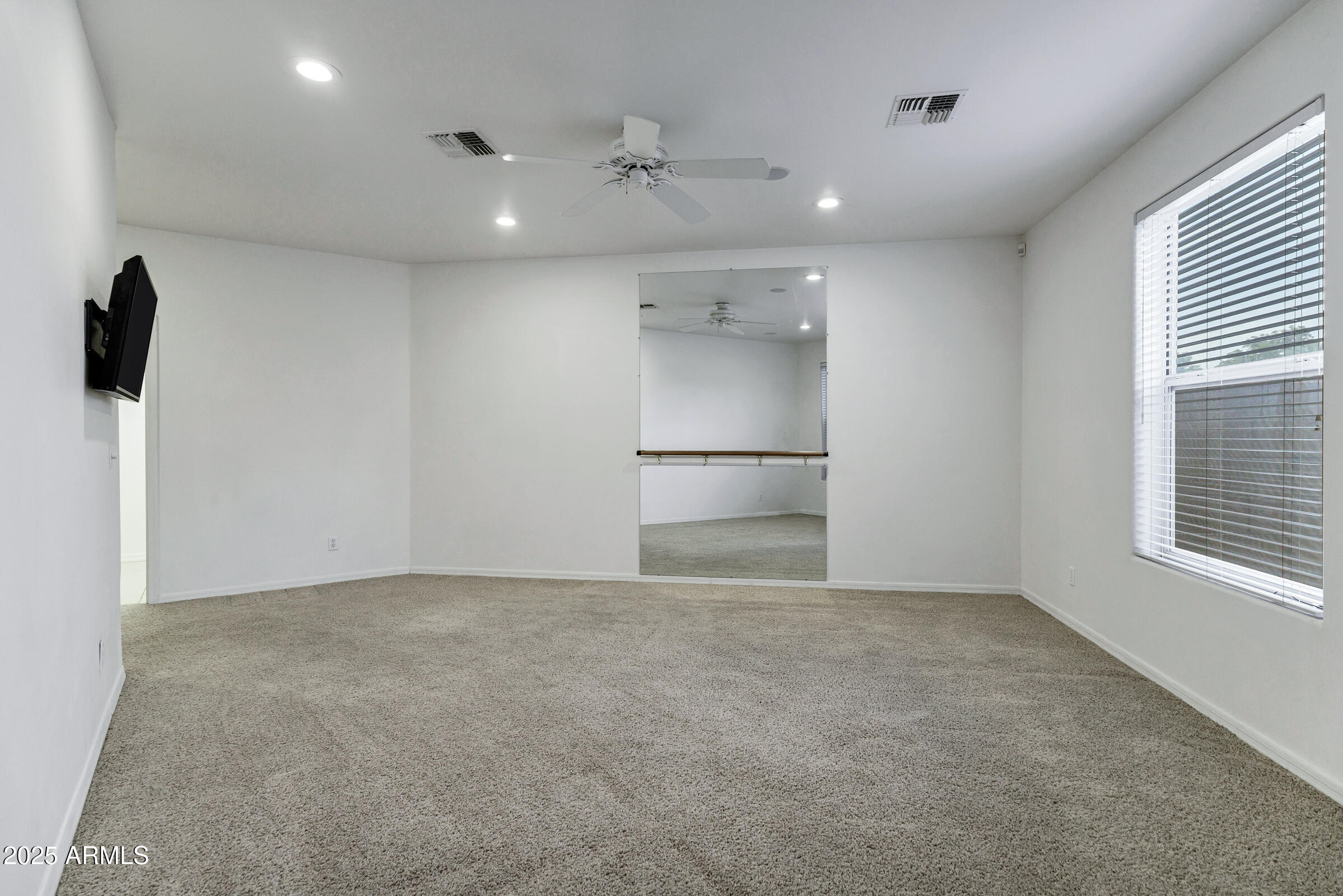 3819 E Ivyglen Street