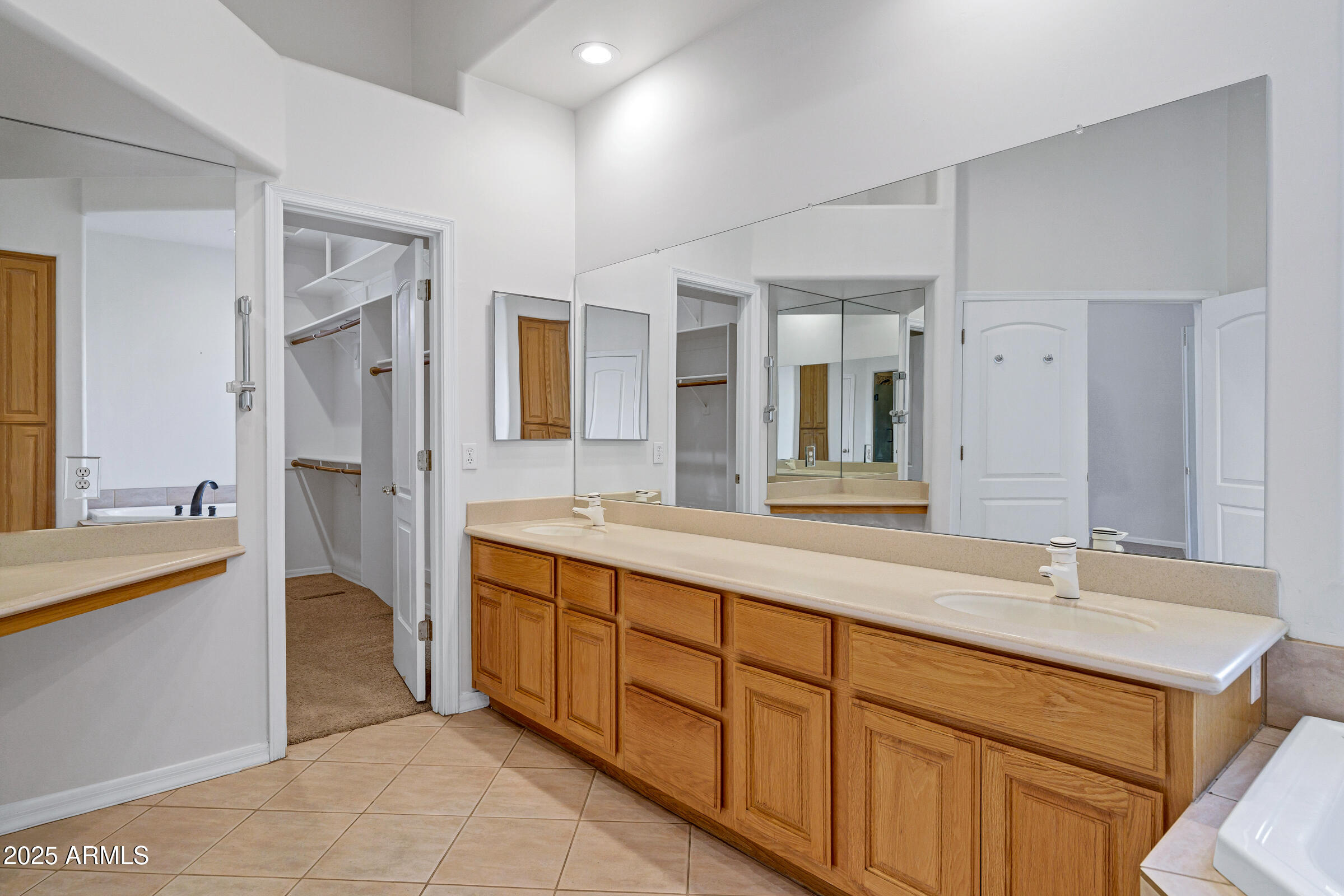 3819 E Ivyglen Street