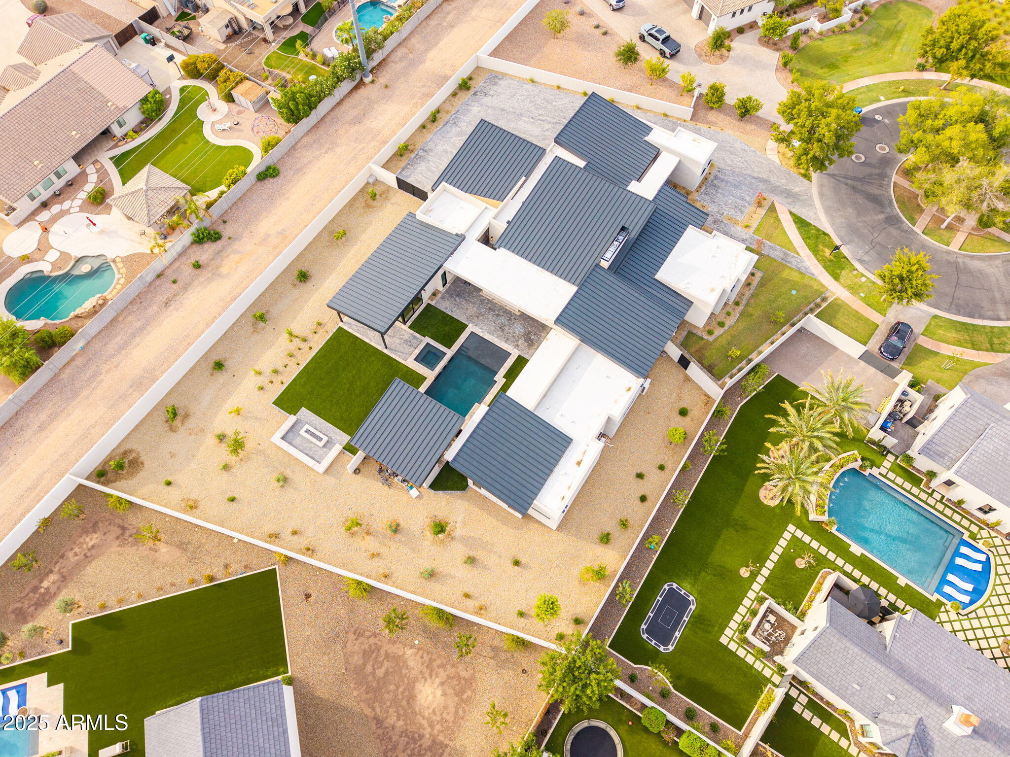 3211 E Hope Circle