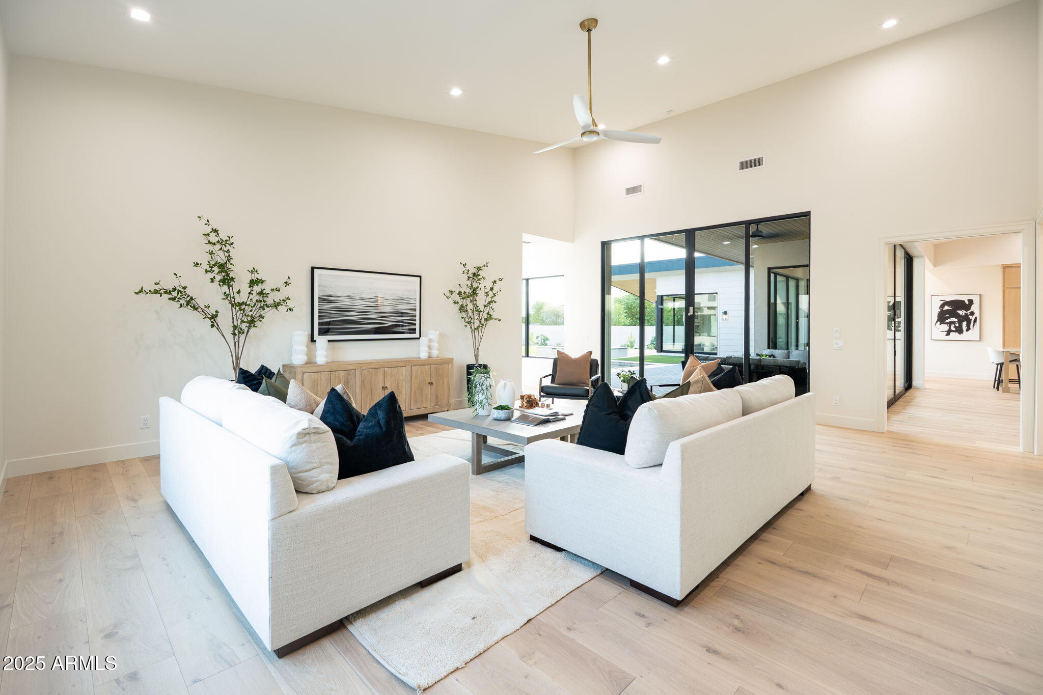 3211 E Hope Circle
