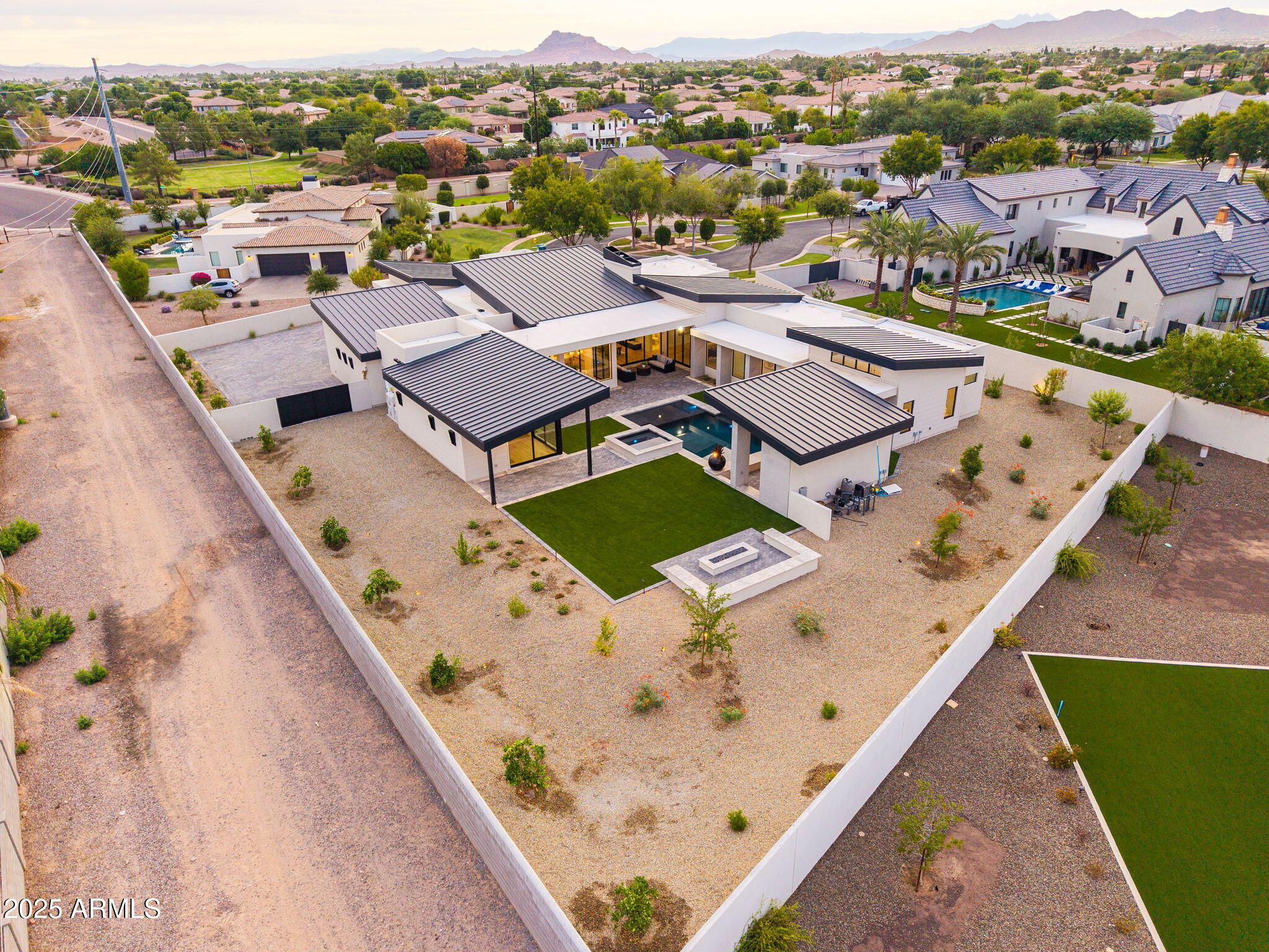 3211 E Hope Circle