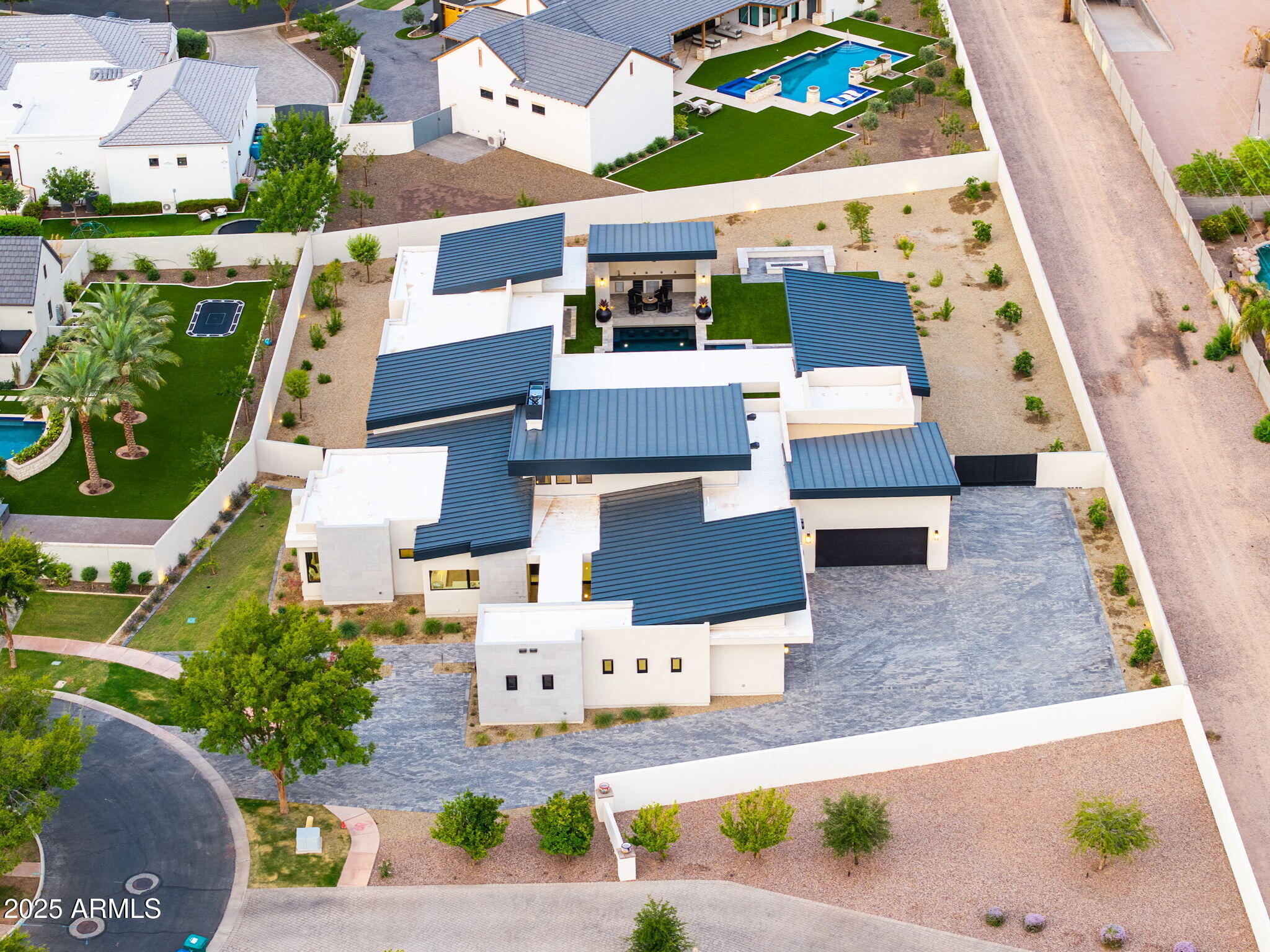3211 E Hope Circle