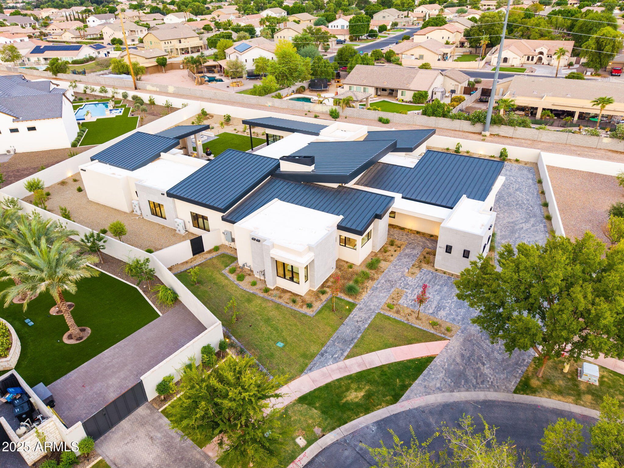 3211 E Hope Circle