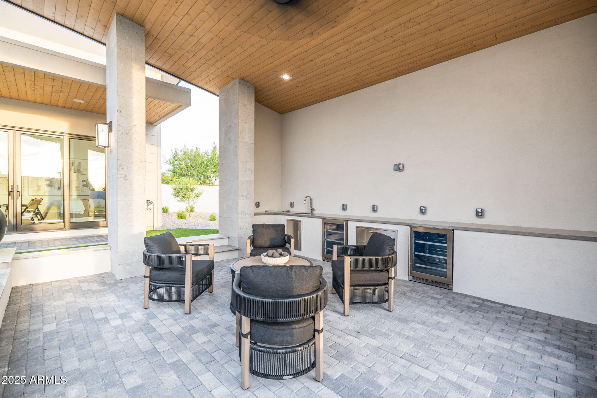 3211 E Hope Circle