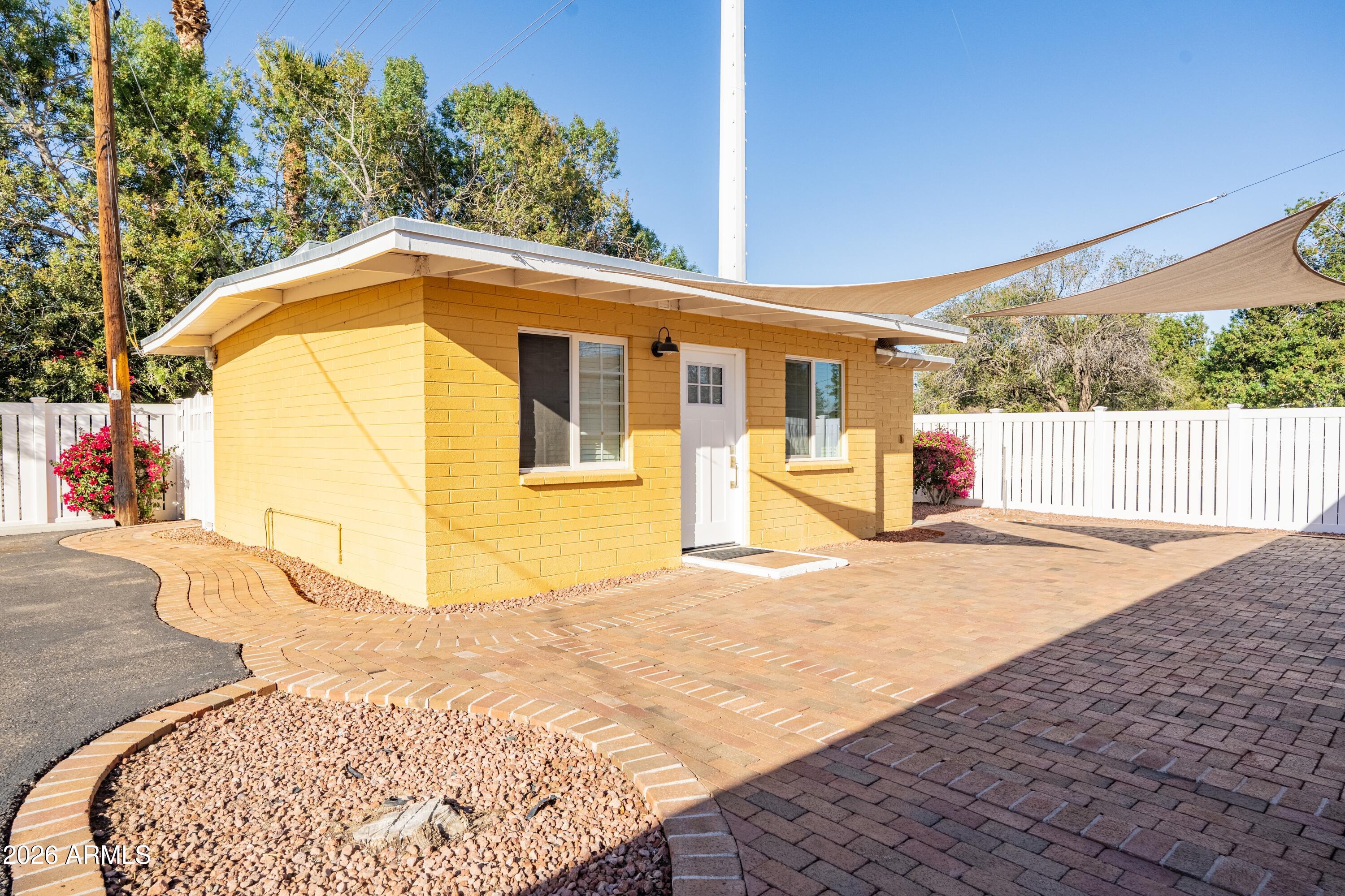 1219 S Farmer Avenue