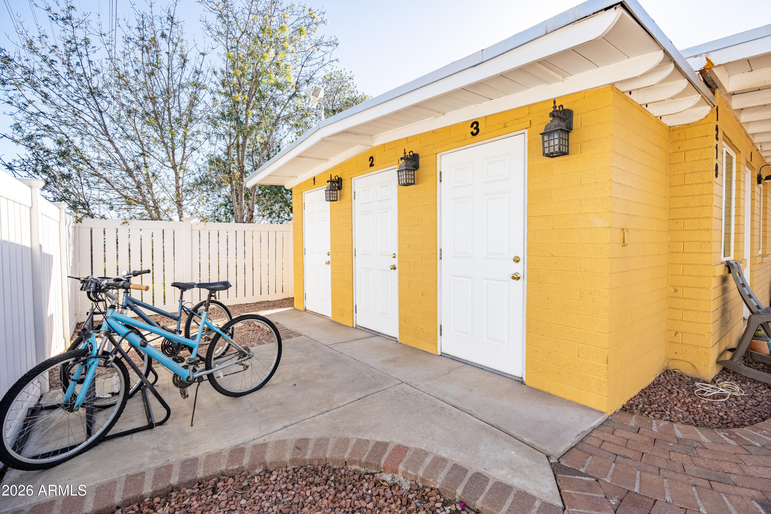 1219 S Farmer Avenue