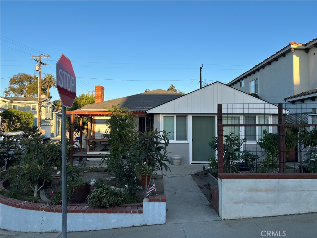 3412 N Poinsettia Avenue