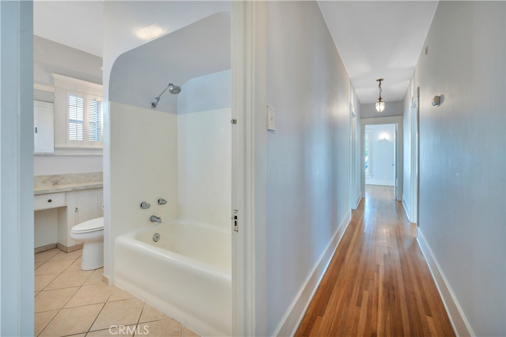 4124 E Broadway