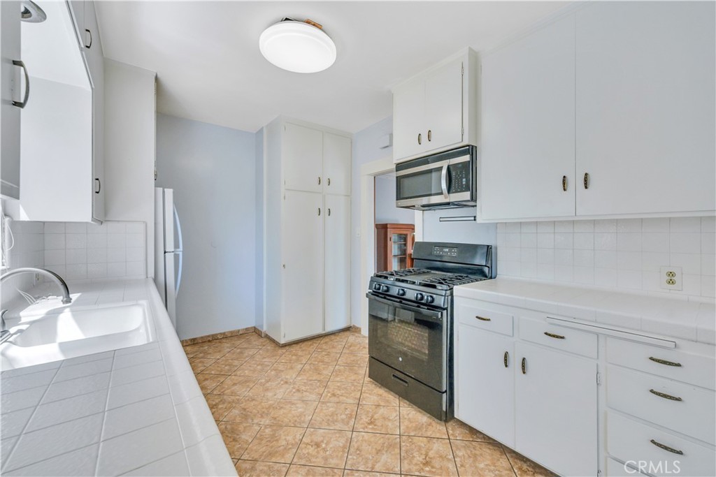 4124 E Broadway