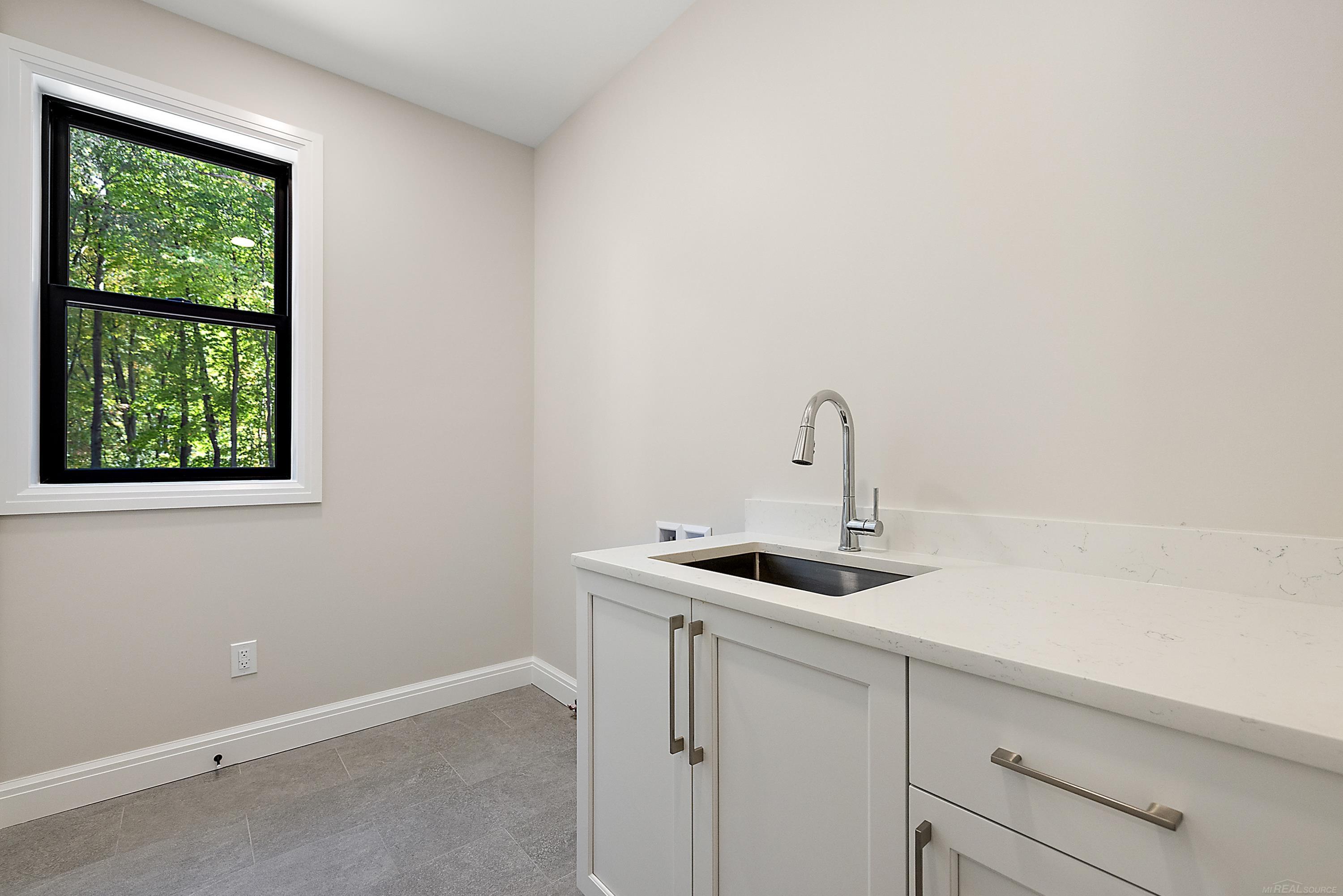 1477 Larkspur Lane