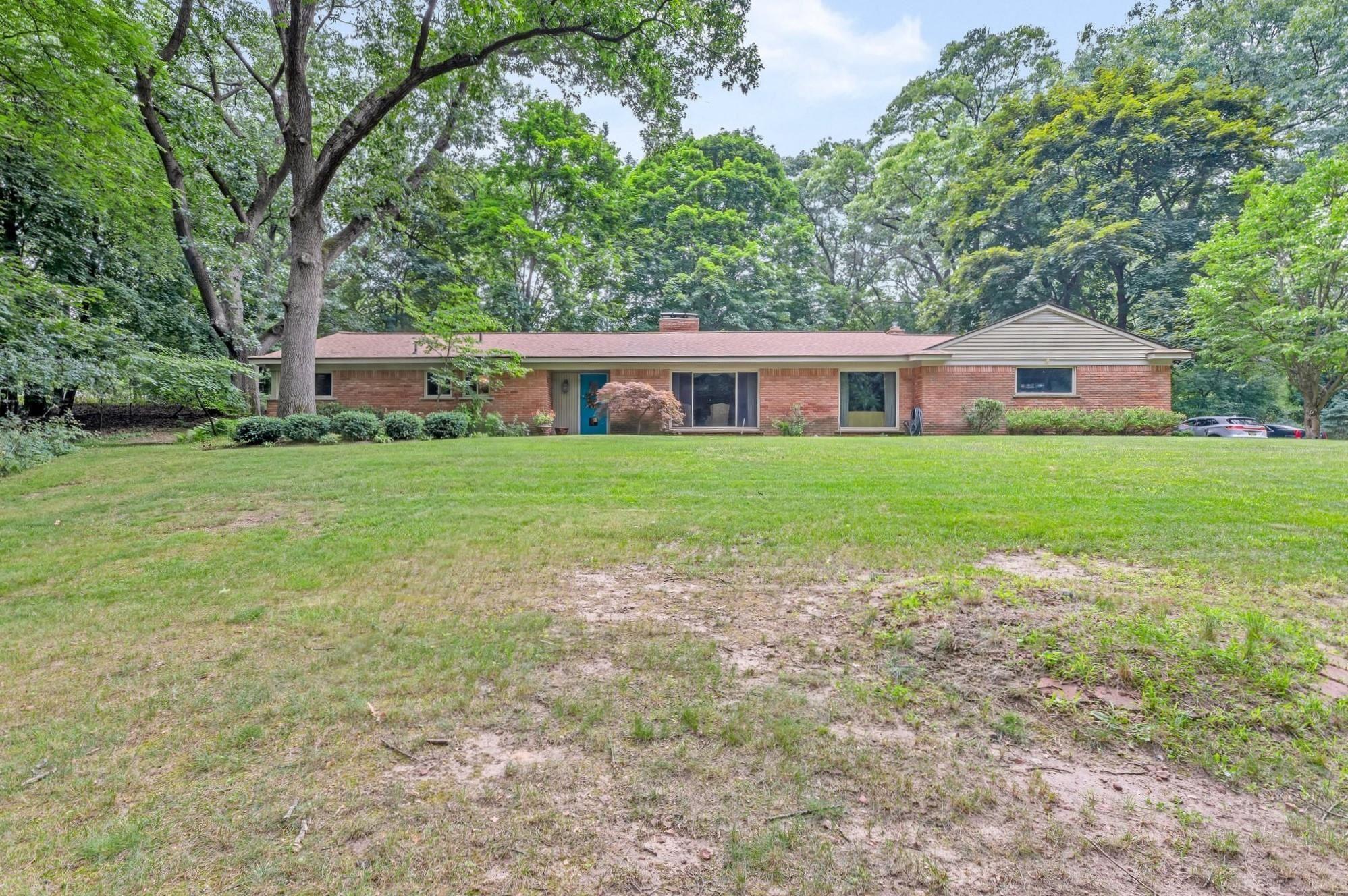 1715 Lone Pine Road