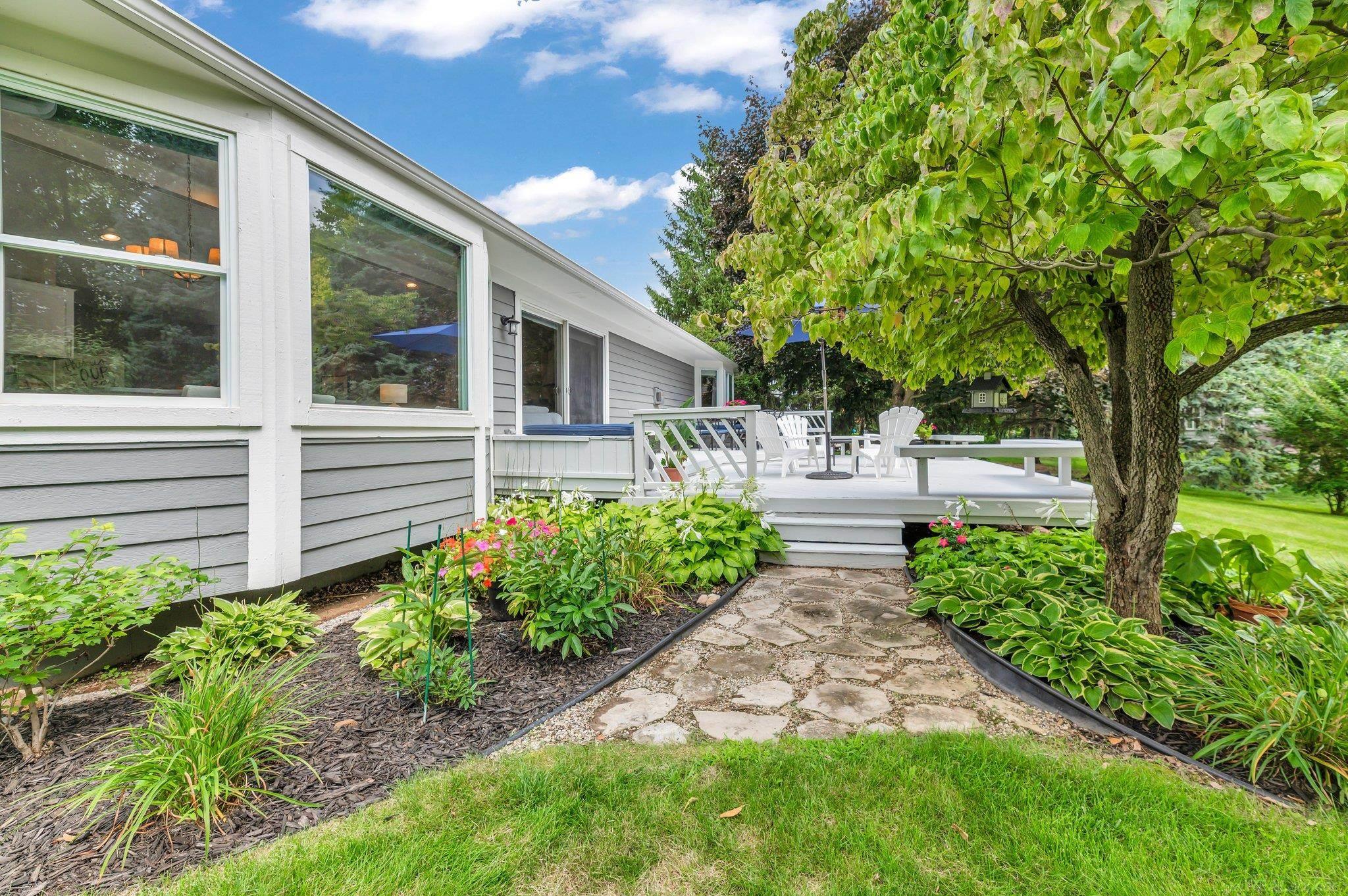 230 Oxford Lake