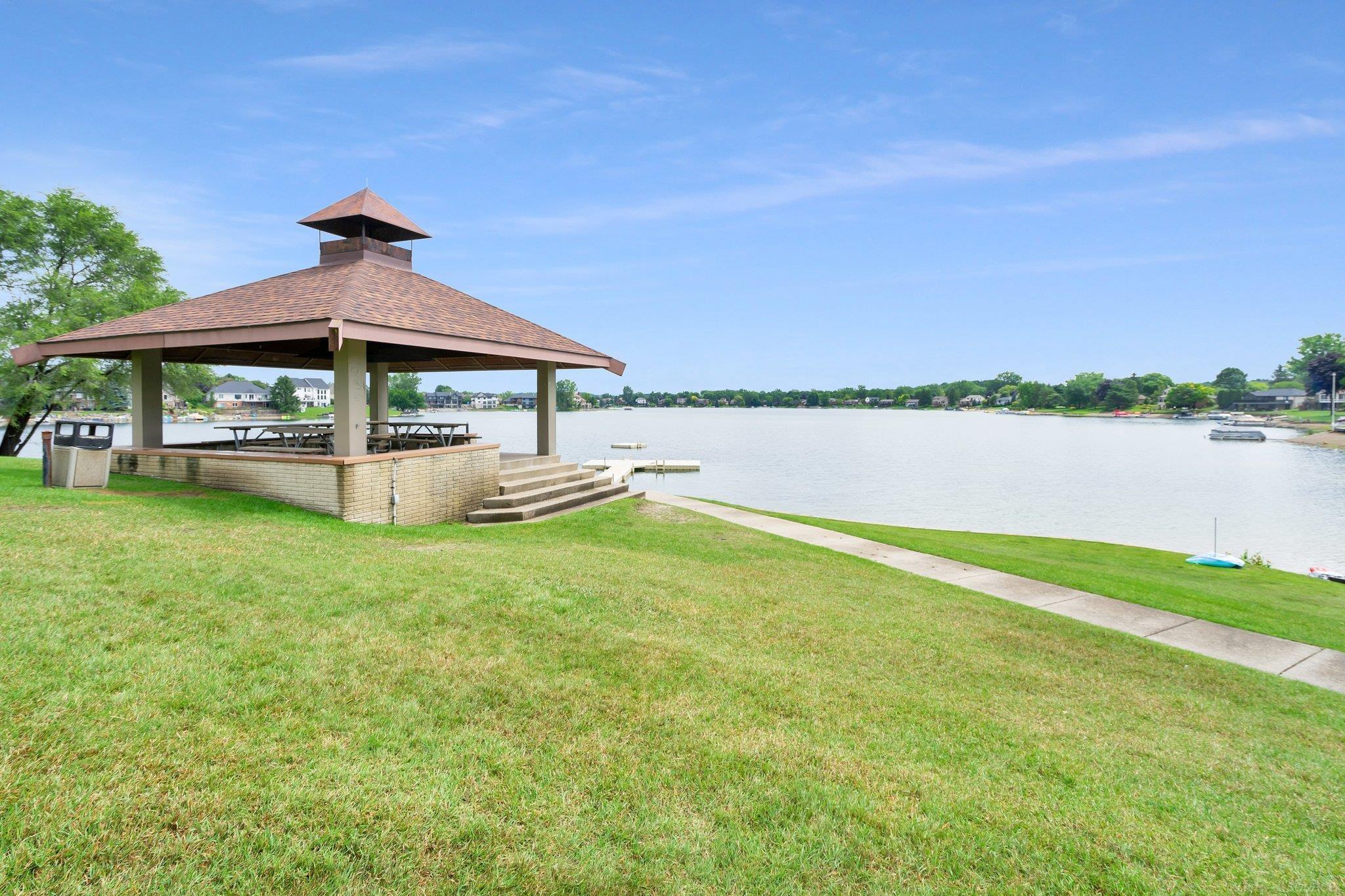 230 Oxford Lake