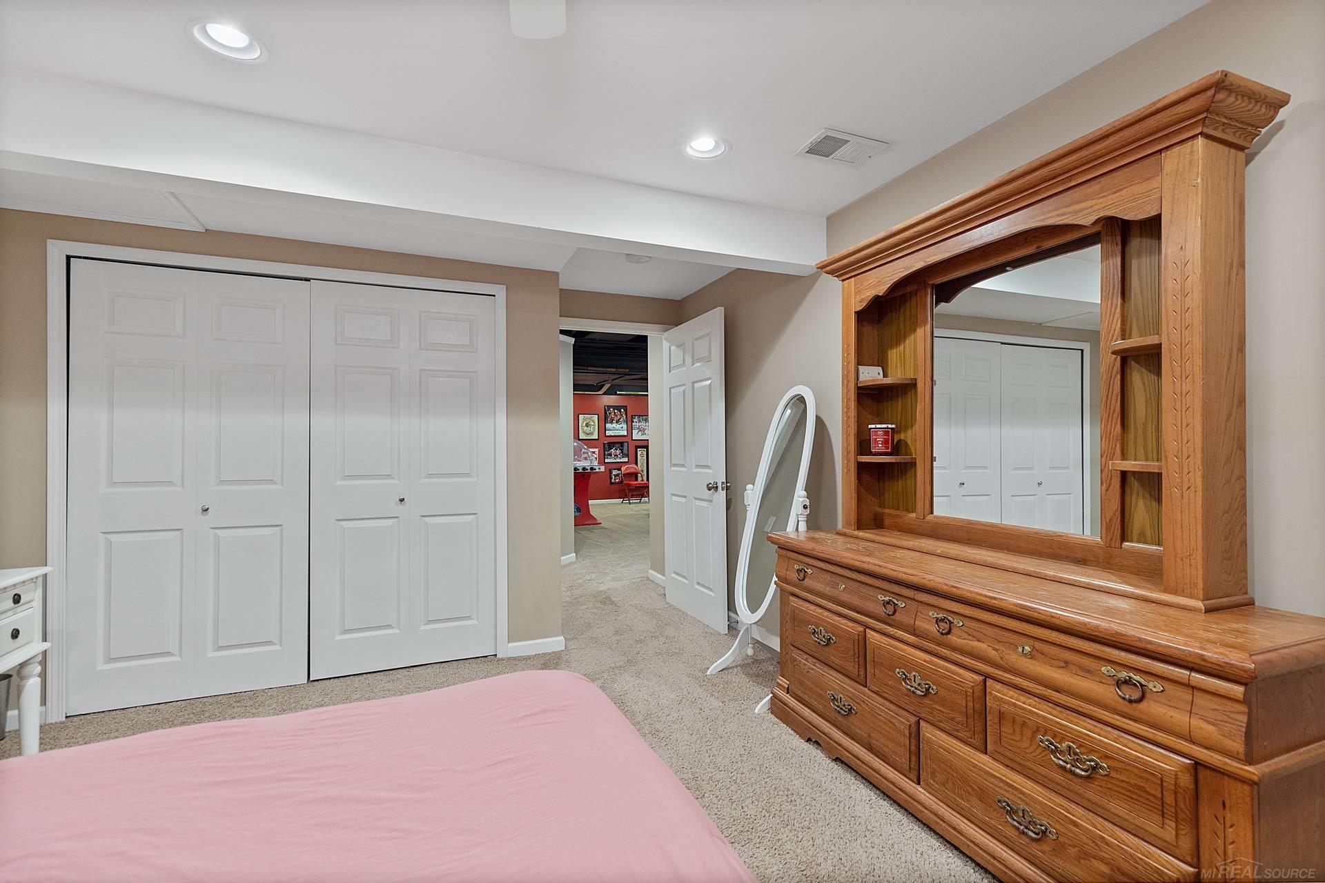 52496 Fox Pointe Drive