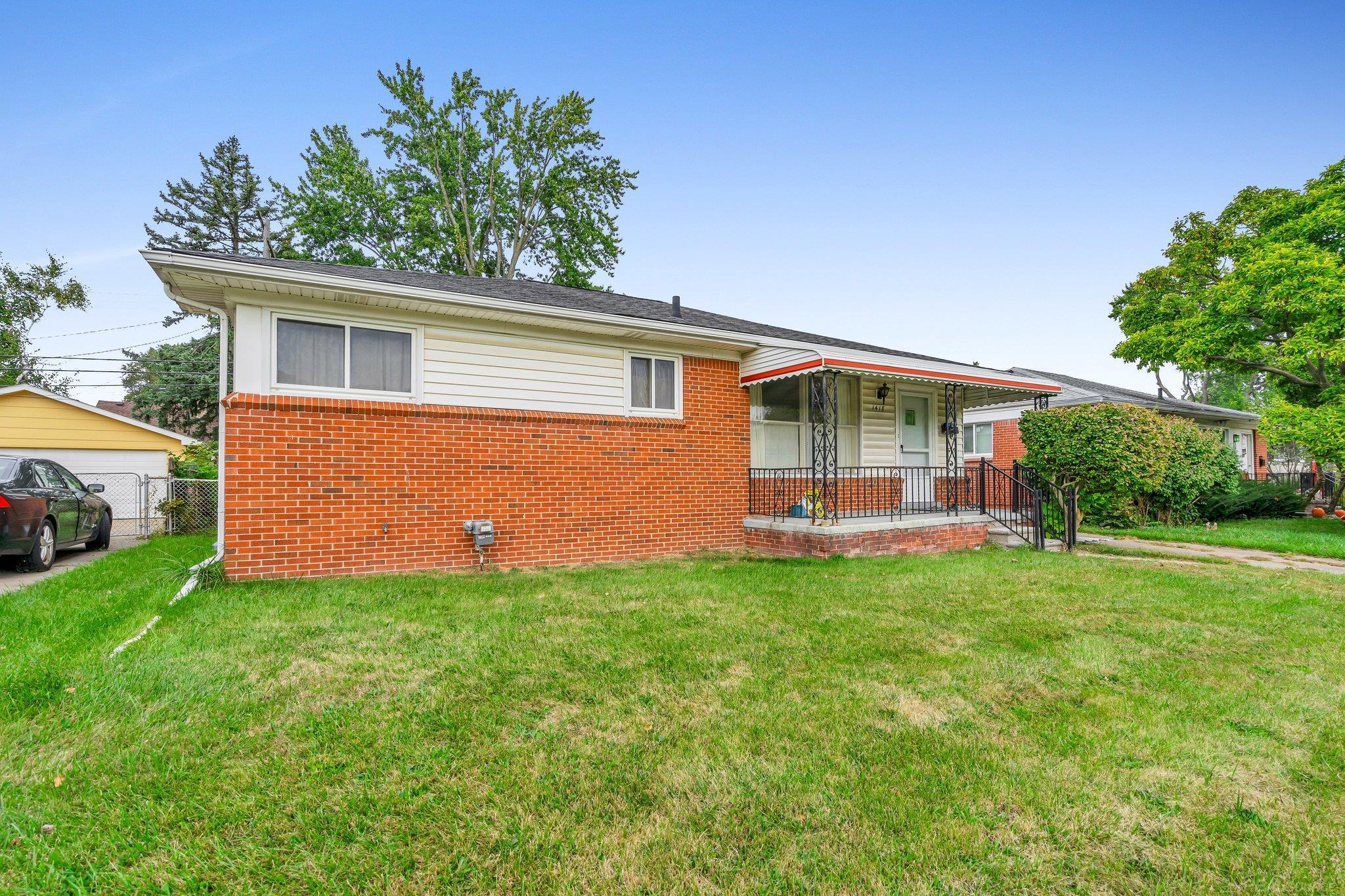 1418 W 13 Mile Road