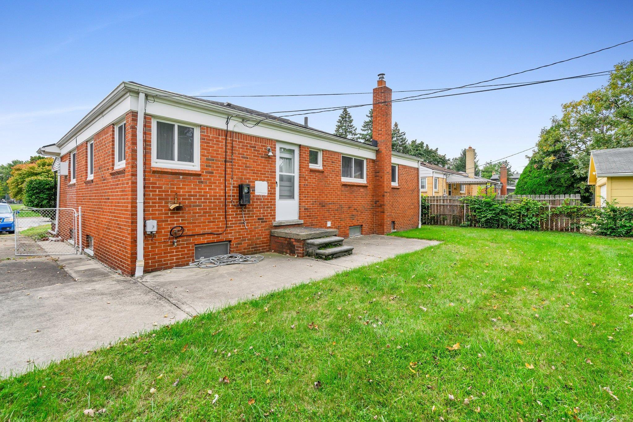 1418 W 13 Mile Road