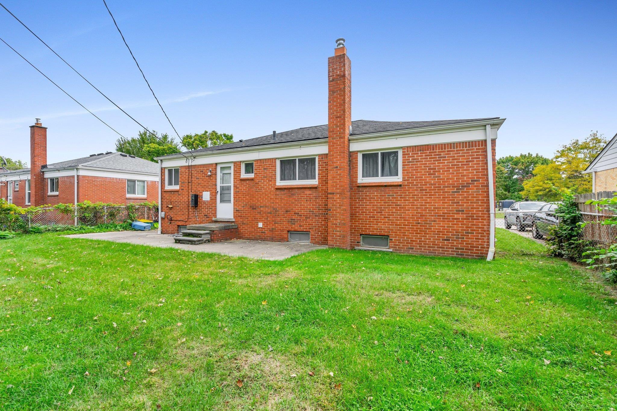 1418 W 13 Mile Road