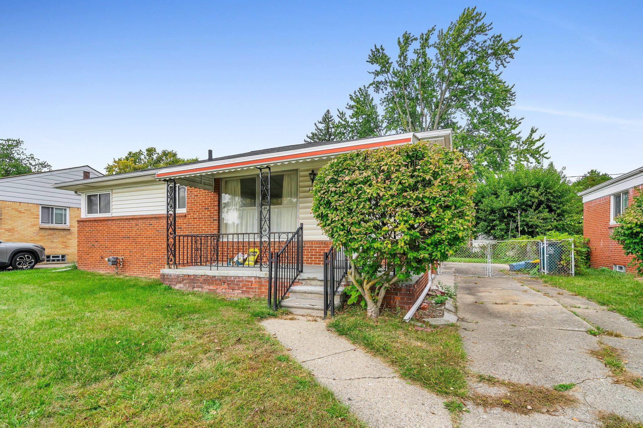 1418 W 13 Mile Road
