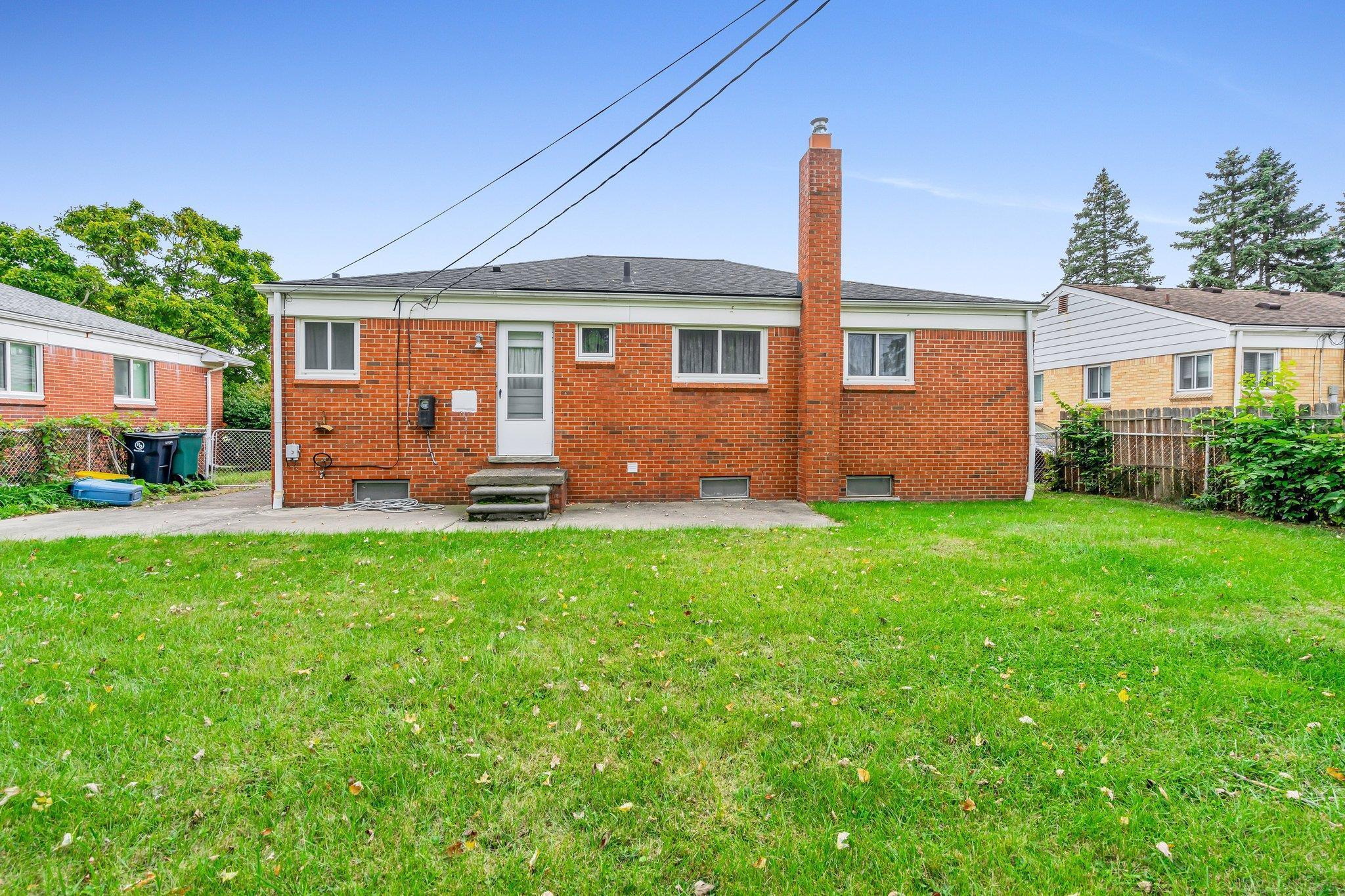 1418 W 13 Mile Road