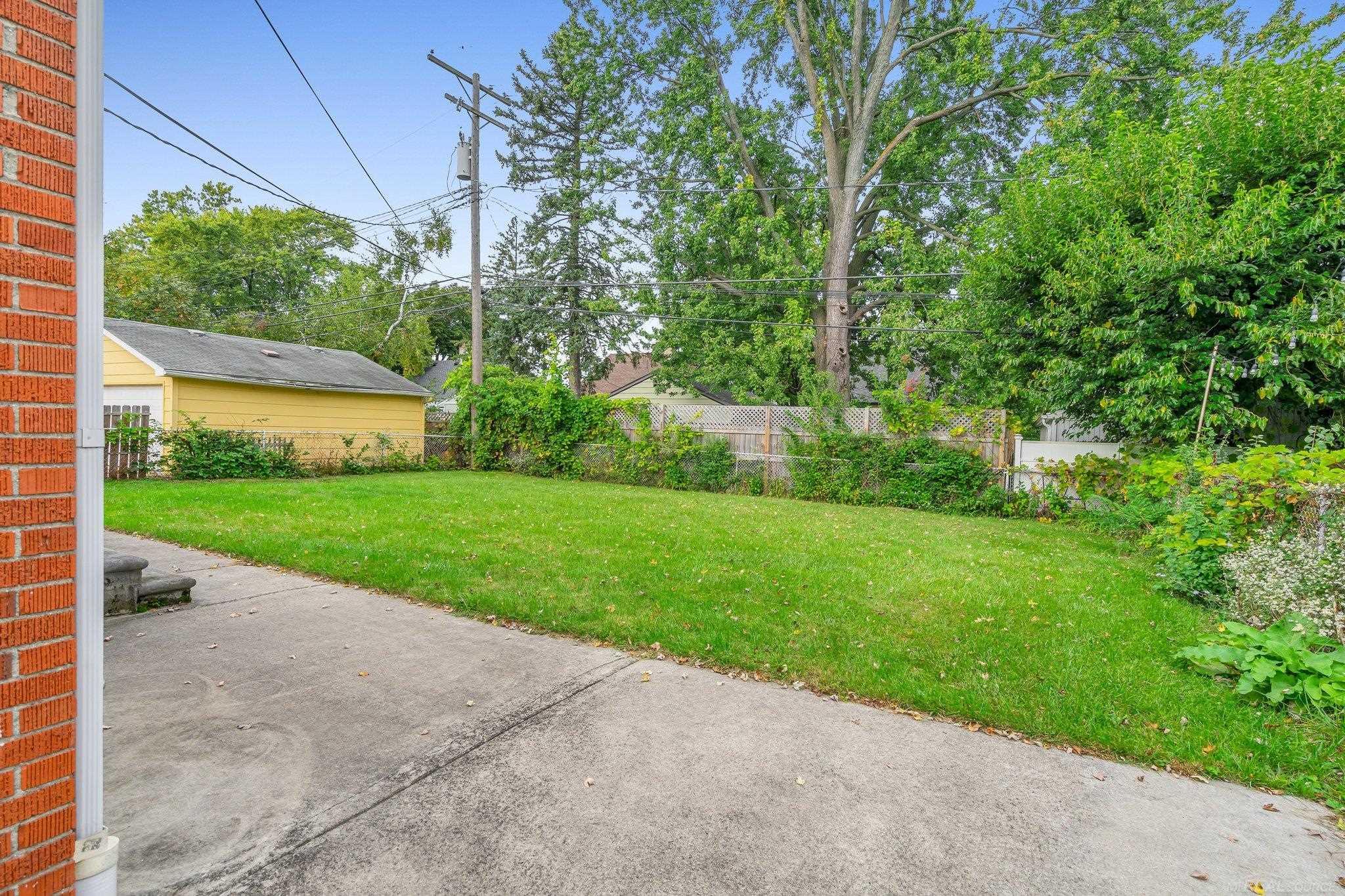 1418 W 13 Mile Road